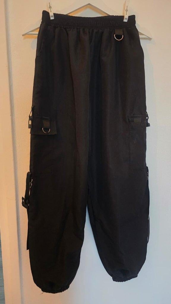 Zwarte cargo pants (NIEUW), Ophalen of Verzenden, Nieuw, Maat 48/50 (M), Zwart