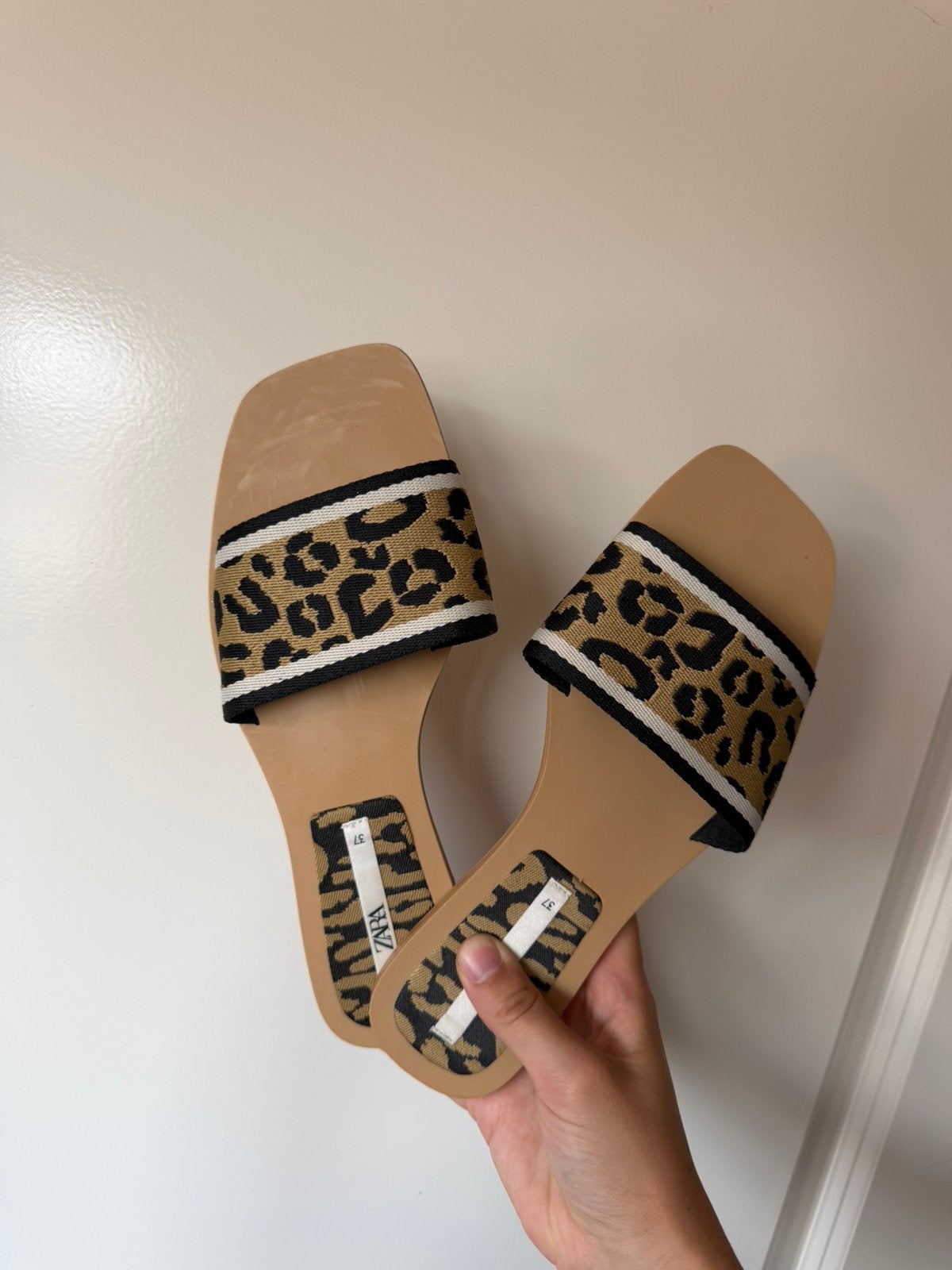 slippers Zara, Slippers, Bruin, Ophalen of Verzenden, Zo goed als nieuw