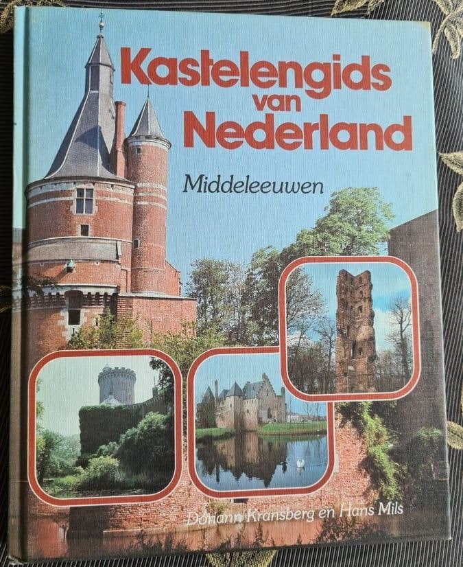 Kastelengids van Nederland. Middeleeuwen, Ophalen of Verzenden, 17e en 18e eeuw, Zo goed als nieuw