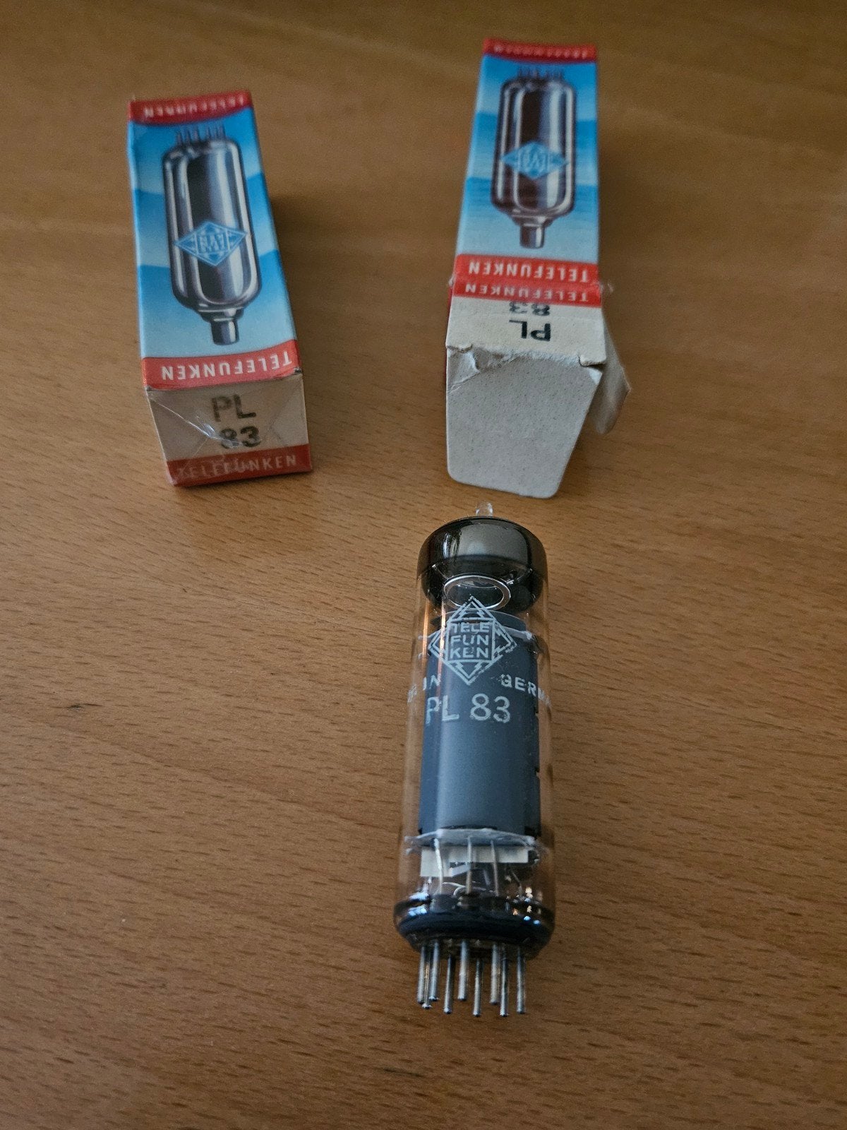 Telefunken PL83 buis. Twee stuks, 1 nieuw in dichte seal, Ophalen of Verzenden