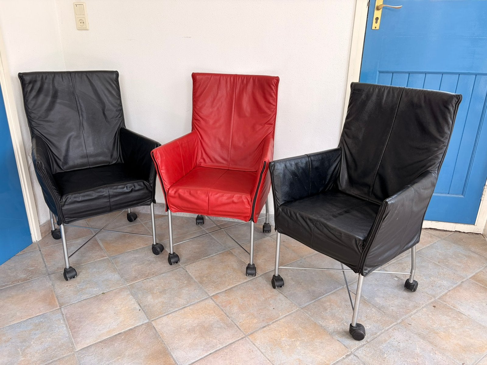 3 vintage Morgana Holland fauteuils op wieltjes – zwart/rood, Ophalen, Zo goed als nieuw, Zwart, Vier