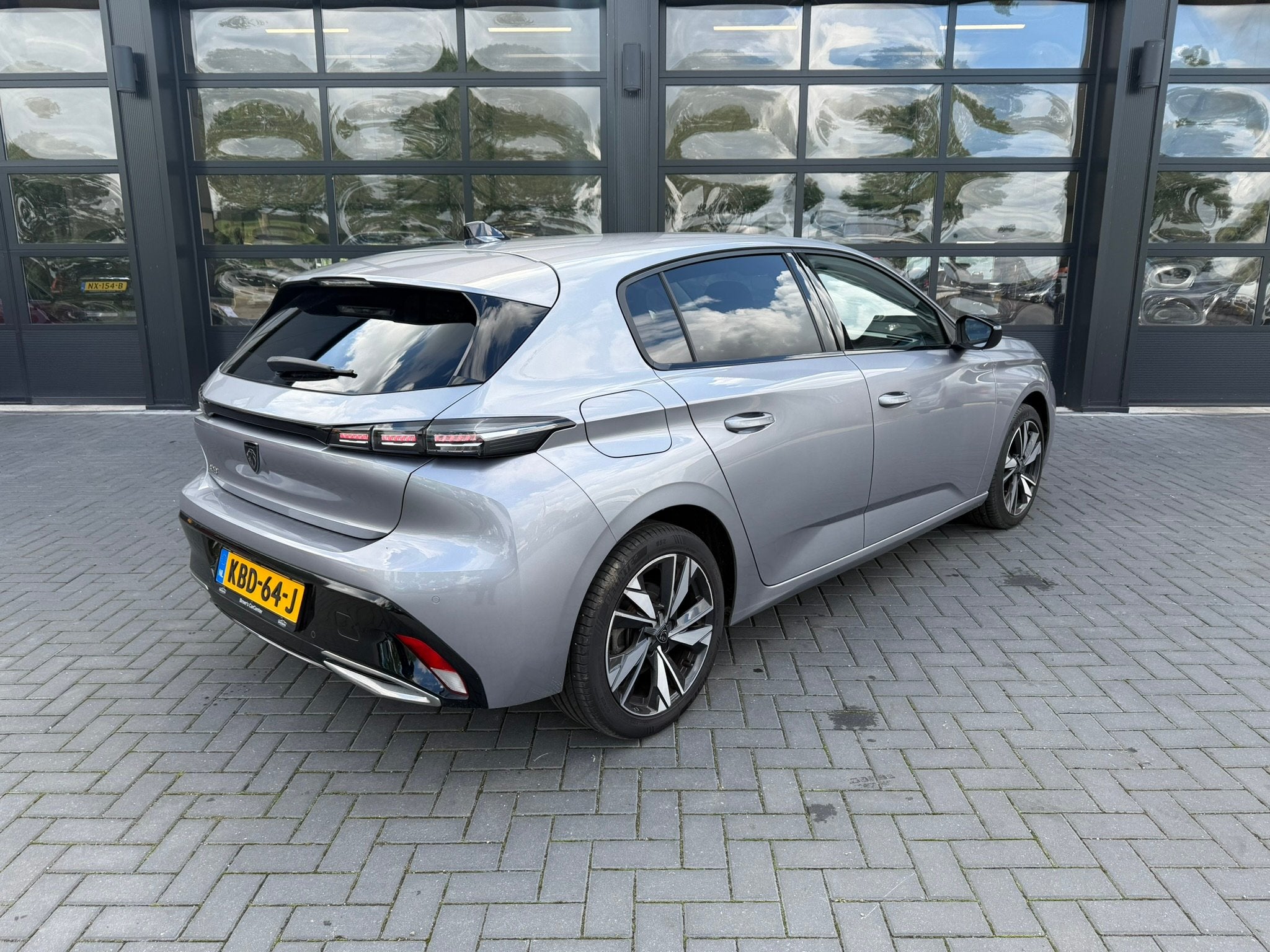 Peugeot 308 1.2 PureTech Allure 360-camera / Carplay, Gebruikt, 1199 cc, Origineel Nederlands, Bedrijf