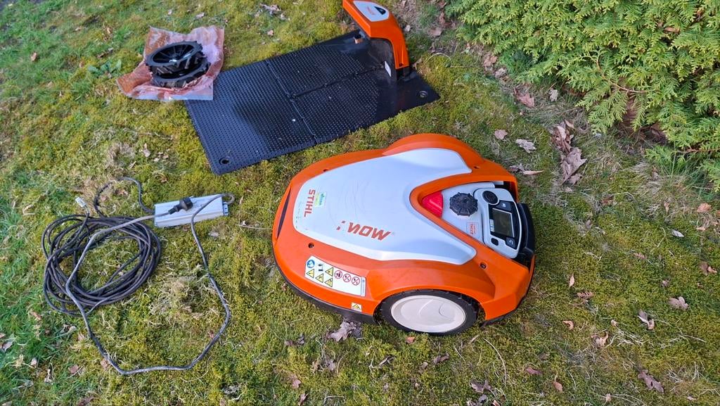 Nette Stihl RMI 632 C Robotmaaier + set tractiebanden, Tuin en Terras, Ophalen, Gebruikt
