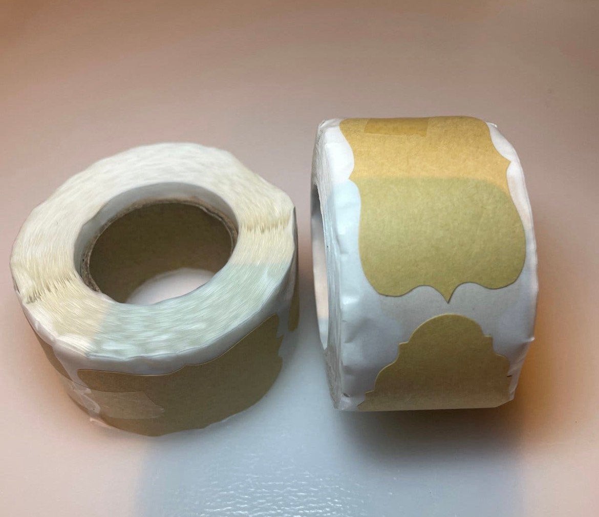 2 rollen klassieke cadeau/naam stickers - Nieuw, Hobby en Vrije tijd, Ophalen of Verzenden, Nieuw, Meerdere stickers