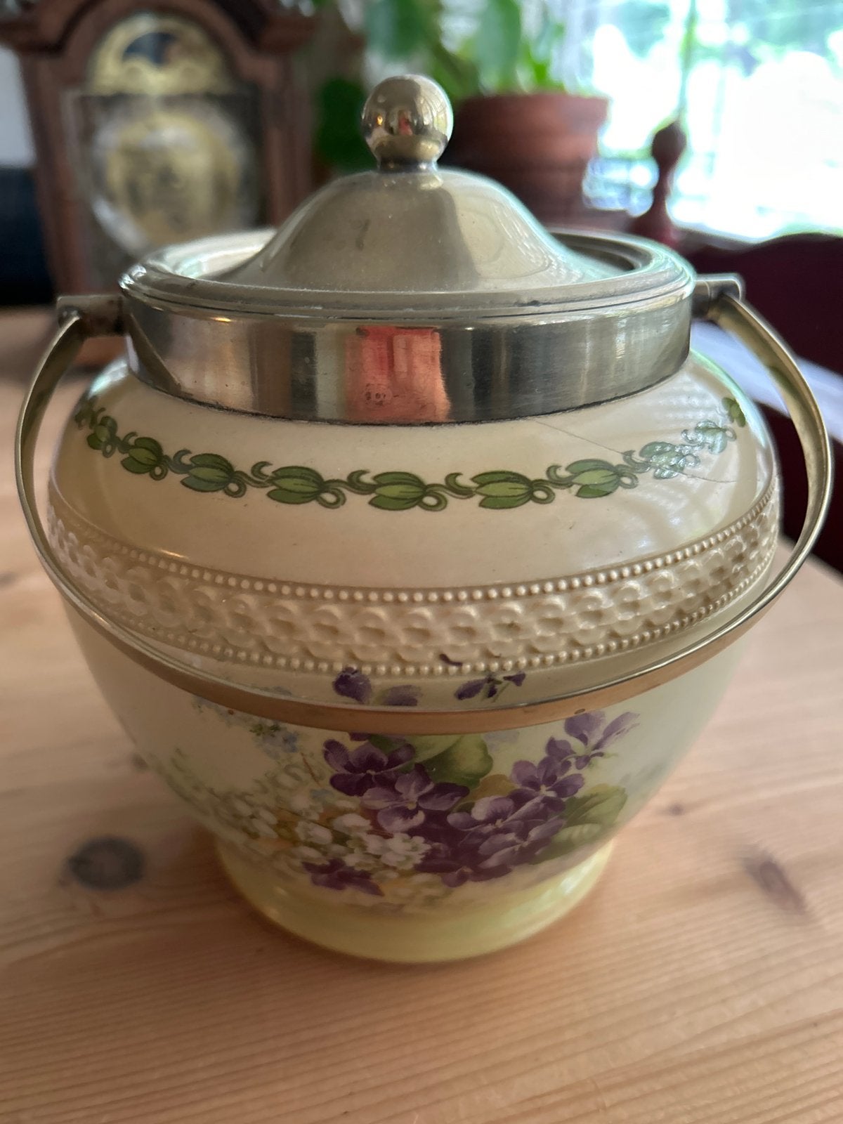 Antieke koektrommel met bloemmotief en zilveren deksel, Ophalen of Verzenden