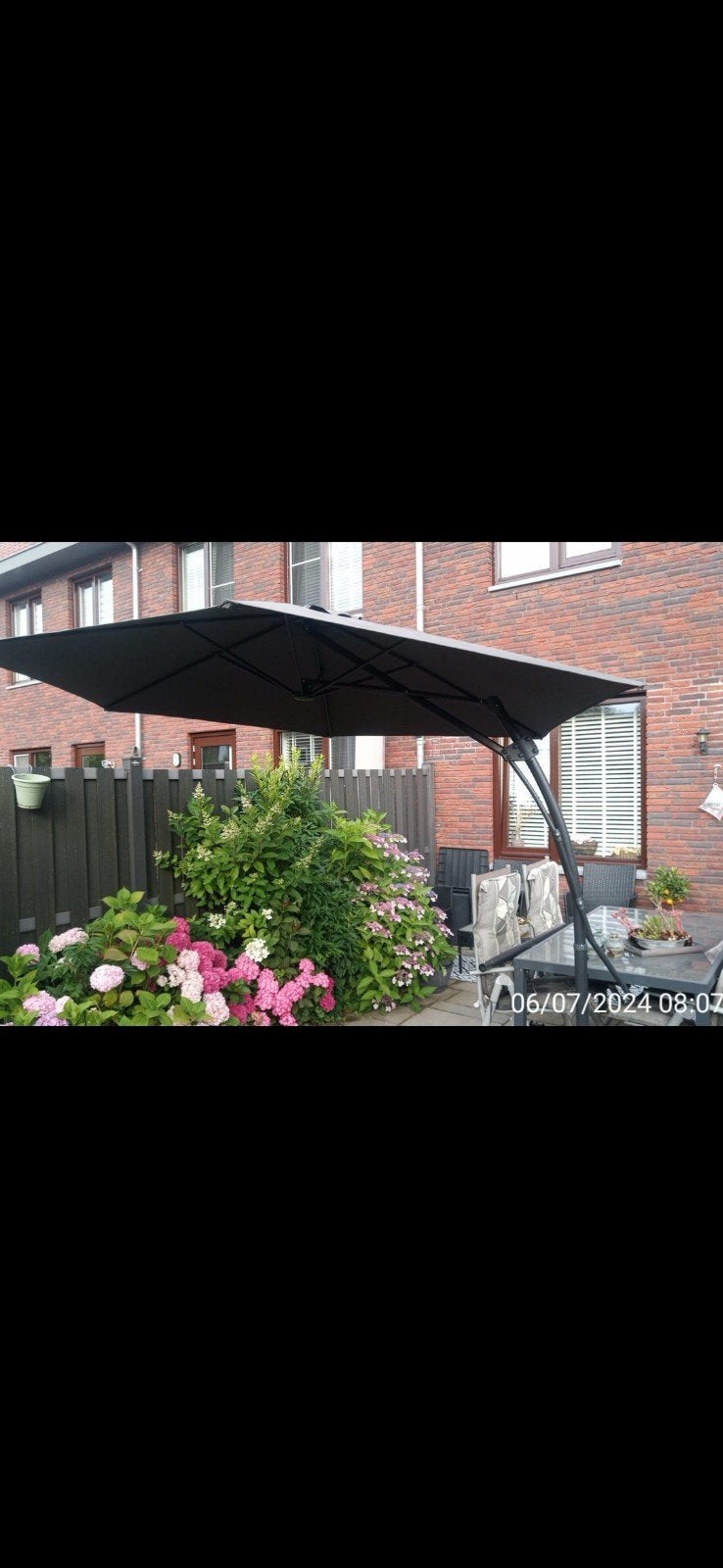 Donkergrijze Feel Furniture Zweefparasol 300x300 met voet, Ophalen of Verzenden, Nieuw, 2 tot 3 meter, Zweefparasol