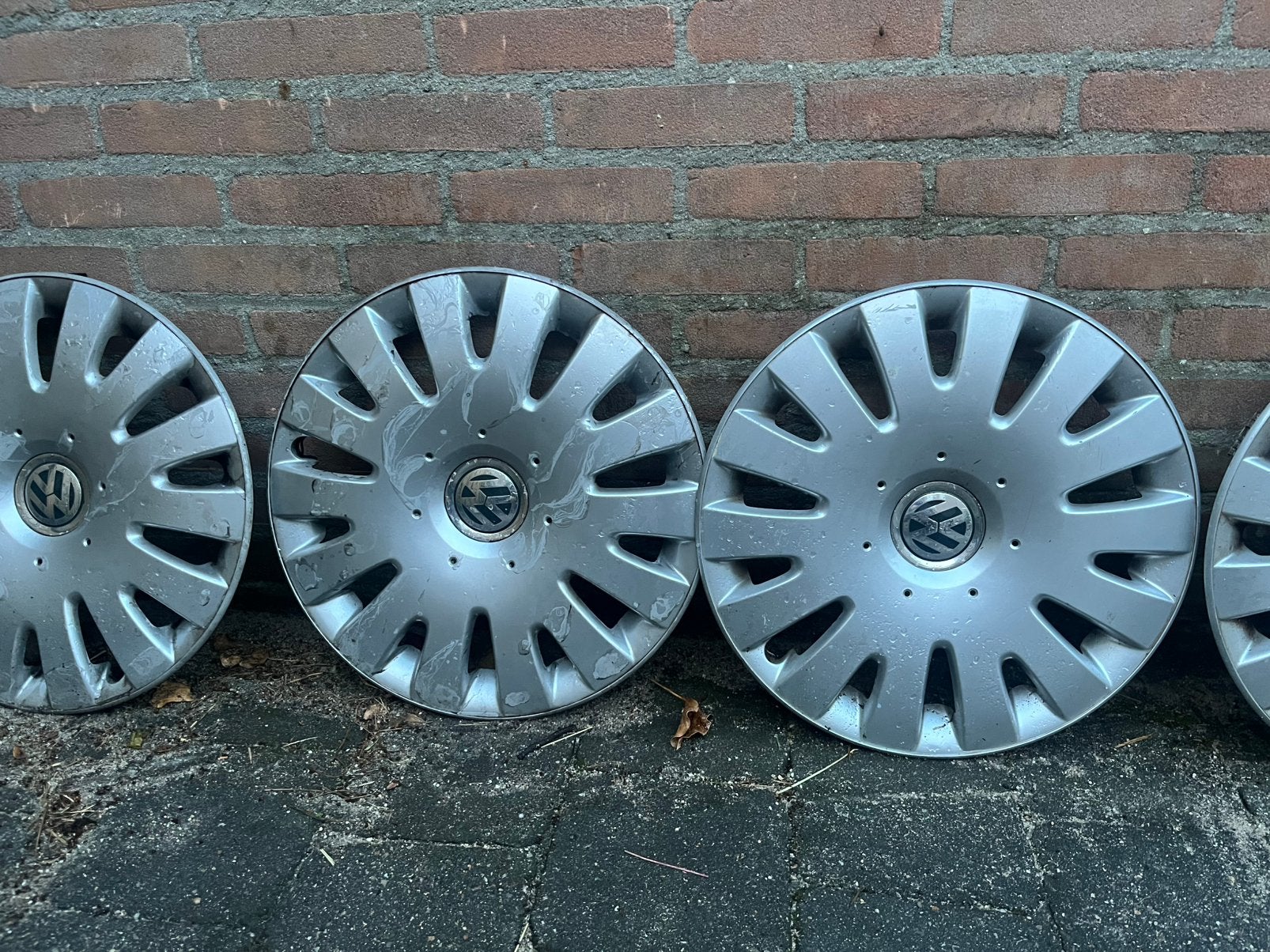 VW 1K0601T47G wieldoppen set 16” grijs, Auto diversen, Wieldoppen, Ophalen, Zo goed als nieuw