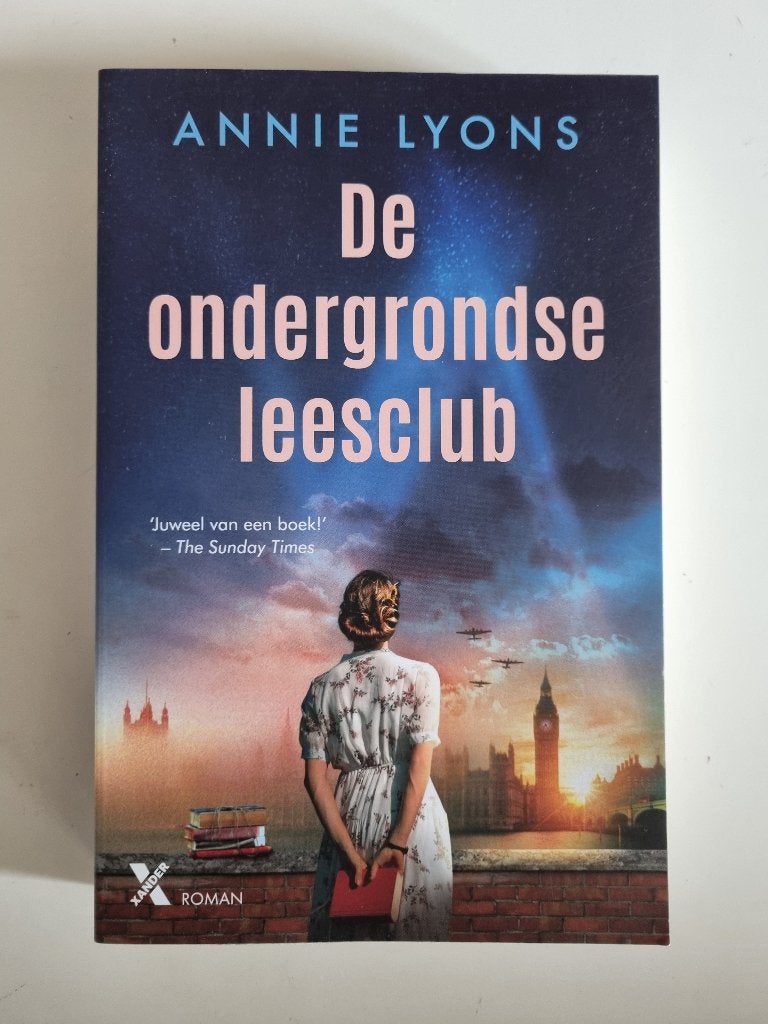 De ondergrondse leesclub, Europa overig, Annie Lyons, Ophalen of Verzenden, Zo goed als nieuw