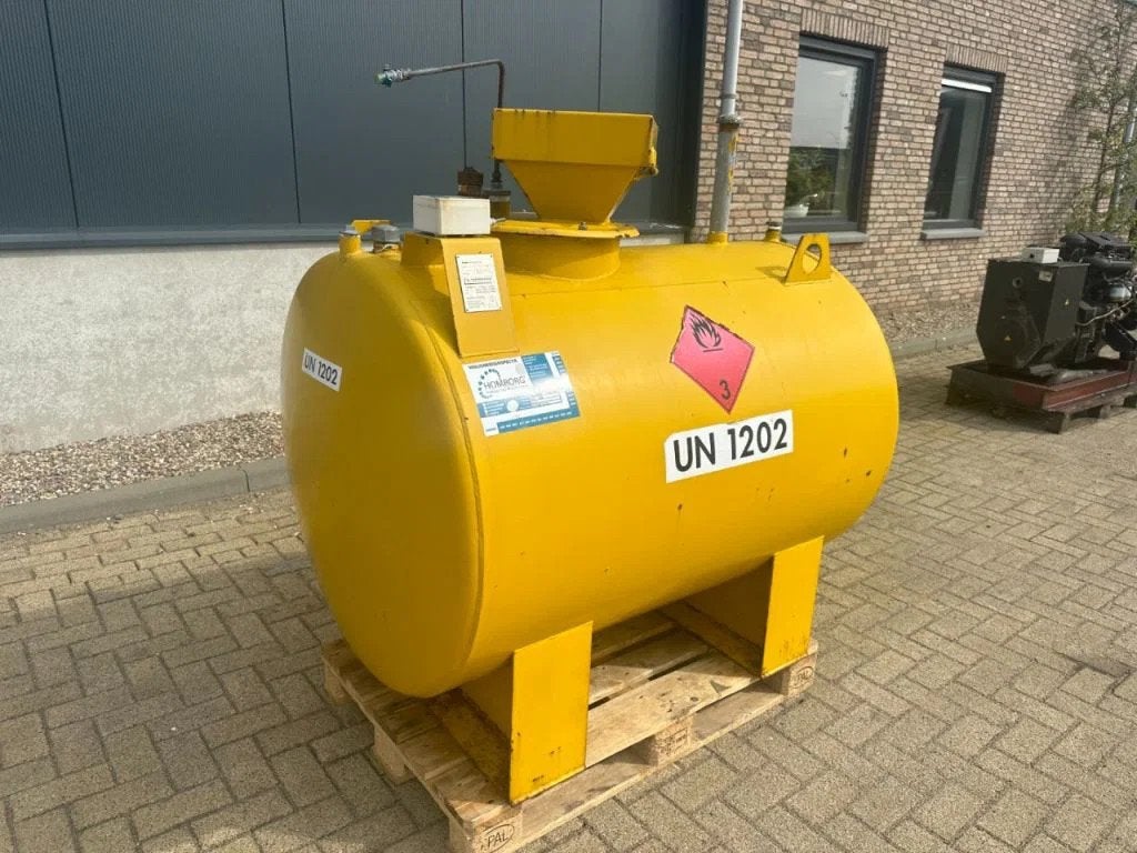 Kiwa Steenbergen KIWA 1000 liter Dieseltank (bj 2005), Zakelijke goederen, Machines en Bouw | Keten en Containers, Ophalen of Verzenden