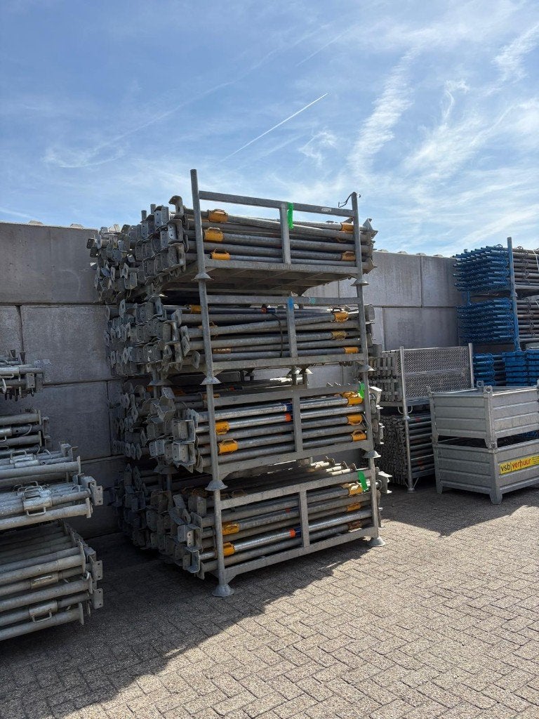 Schroefstempels 180/300 cm - ZGAN / Gebruikt - 500 stuks, Ophalen, Gebruikt, Overige typen, 2 tot 5 meter