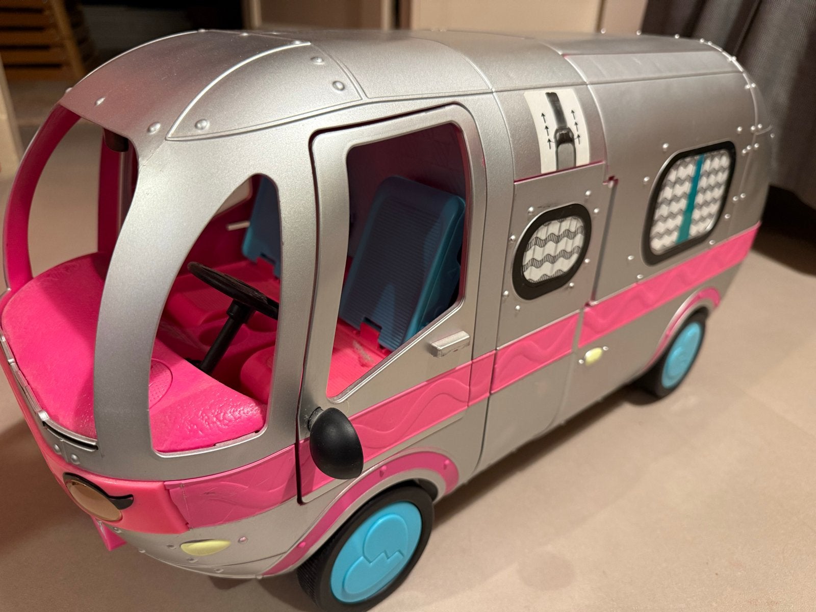 LOL Surprise OMG Glamper 2-in-1 Camper Speelset, Kinderen en Baby's, Ophalen of Verzenden, Zo goed als nieuw