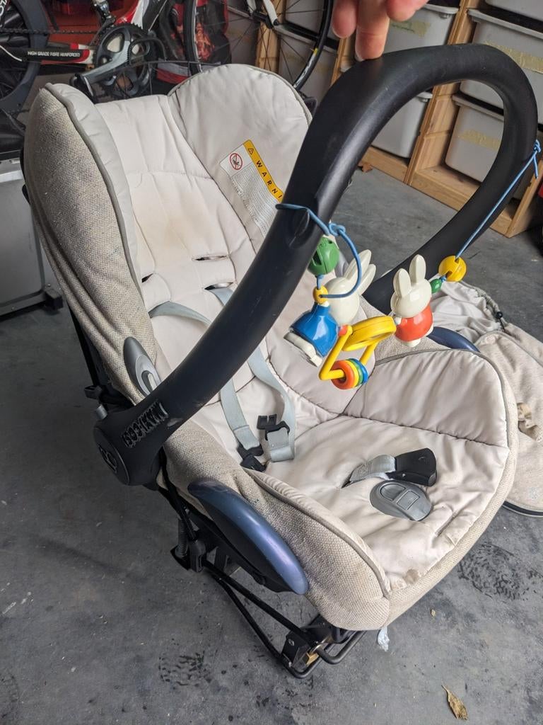 Maxi Cosi houder bakfiets + Maxi Cosi + voetenzak, Fietsen en Brommers, Fietsaccessoires | Fietsstoeltjes, Ophalen, Gebruikt, 0 t/m 10 kg