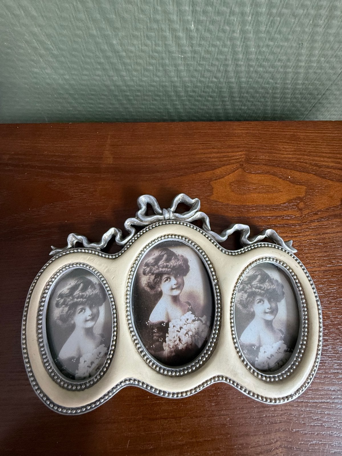 Antieke fotolijst met 3 ovale openingen, Huis en Inrichting, Gebruikt, Beige, Ophalen of Verzenden, Fotolijst