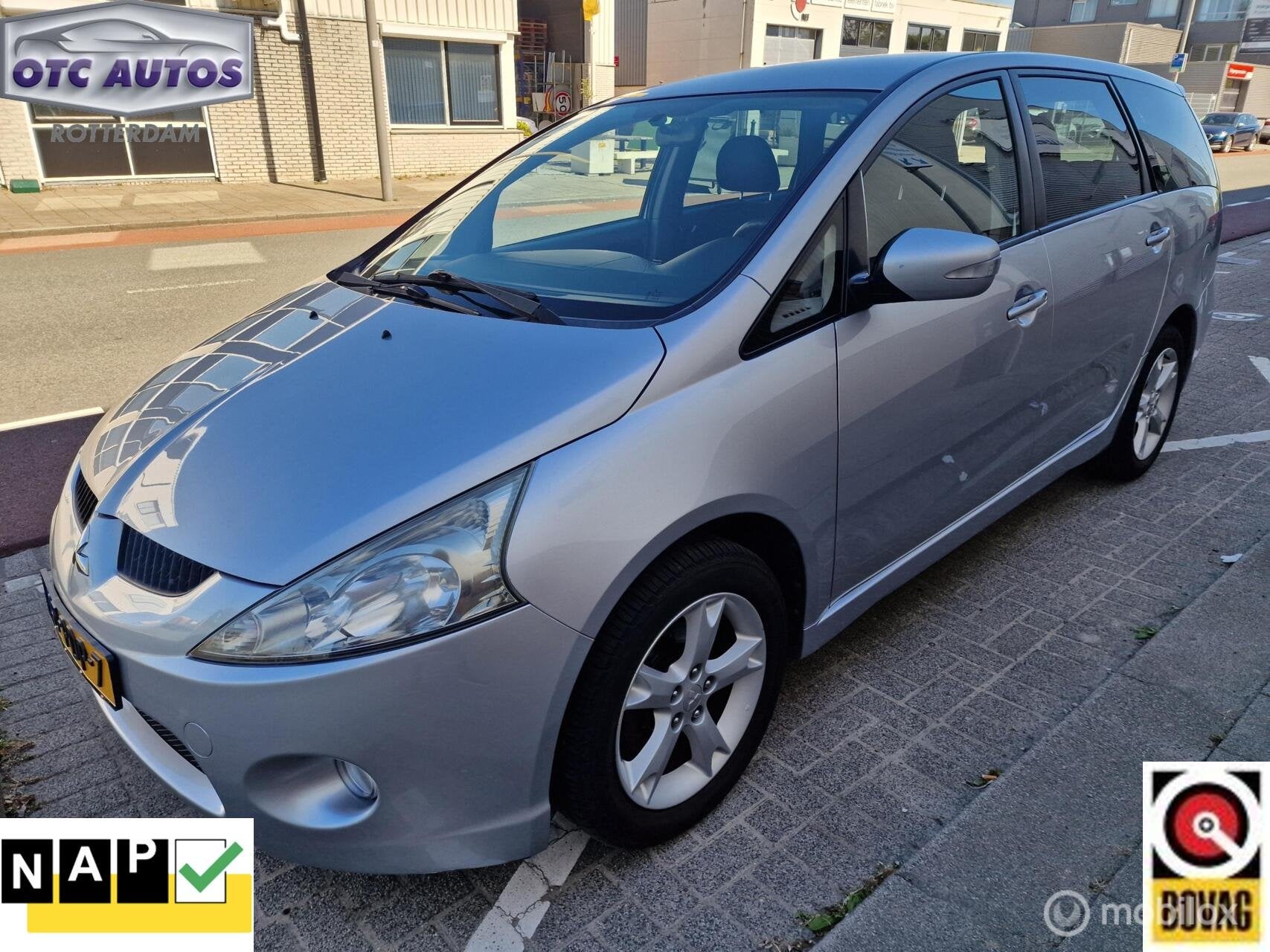 Mitsubishi Grandis 2.4-16V Intense 2011 Trekhaak onderhoudsb, Voorwielaandrijving, Stof, Gebruikt, Zwart