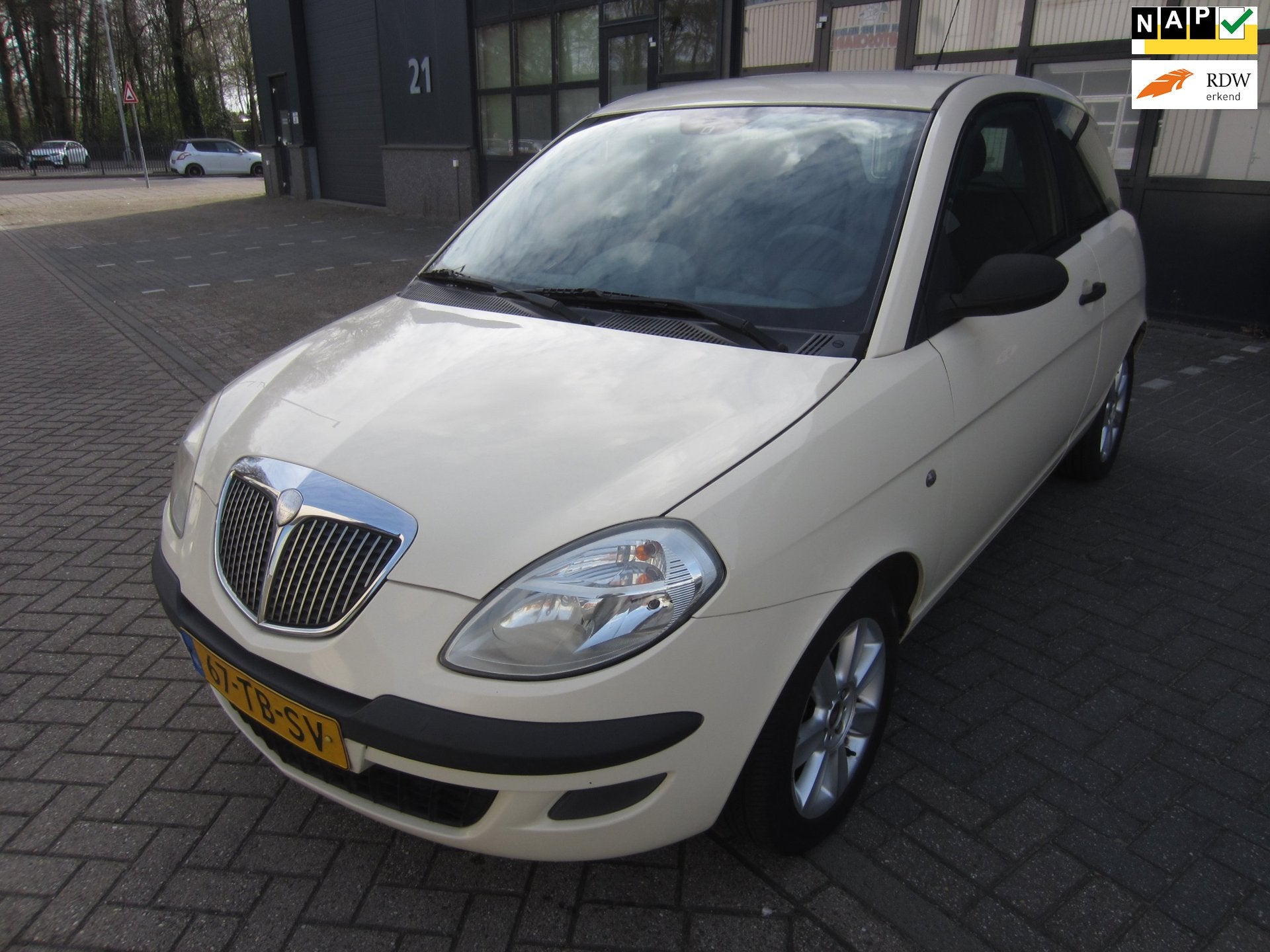 Lancia Ypsilon 1.2 2006 Airco NAP! APK!, Voorwielaandrijving, Gebruikt, Wit, Origineel Nederlands