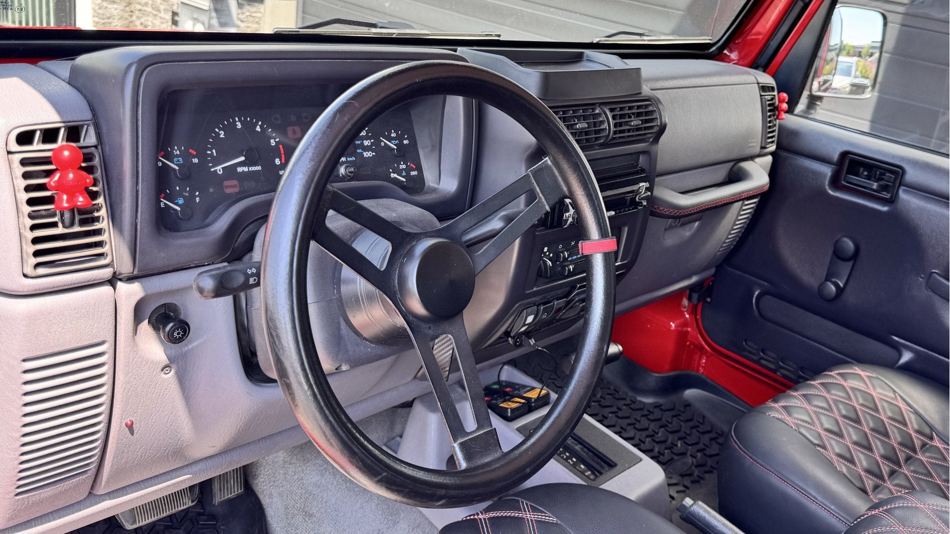 Jeep Wrangler 2.5i Softtop | Hardtop | Custom Build Belastin, foto 11