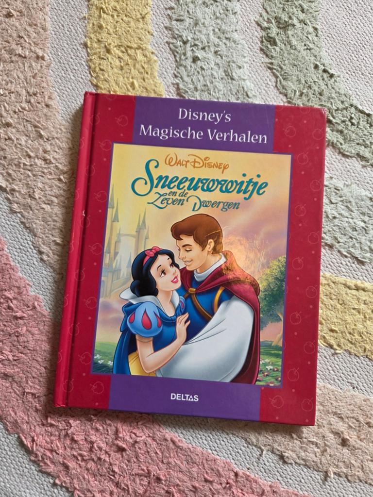 Disney boekje Sneeuwwitje en de zeven dwergen, Ophalen of Verzenden, Zo goed als nieuw