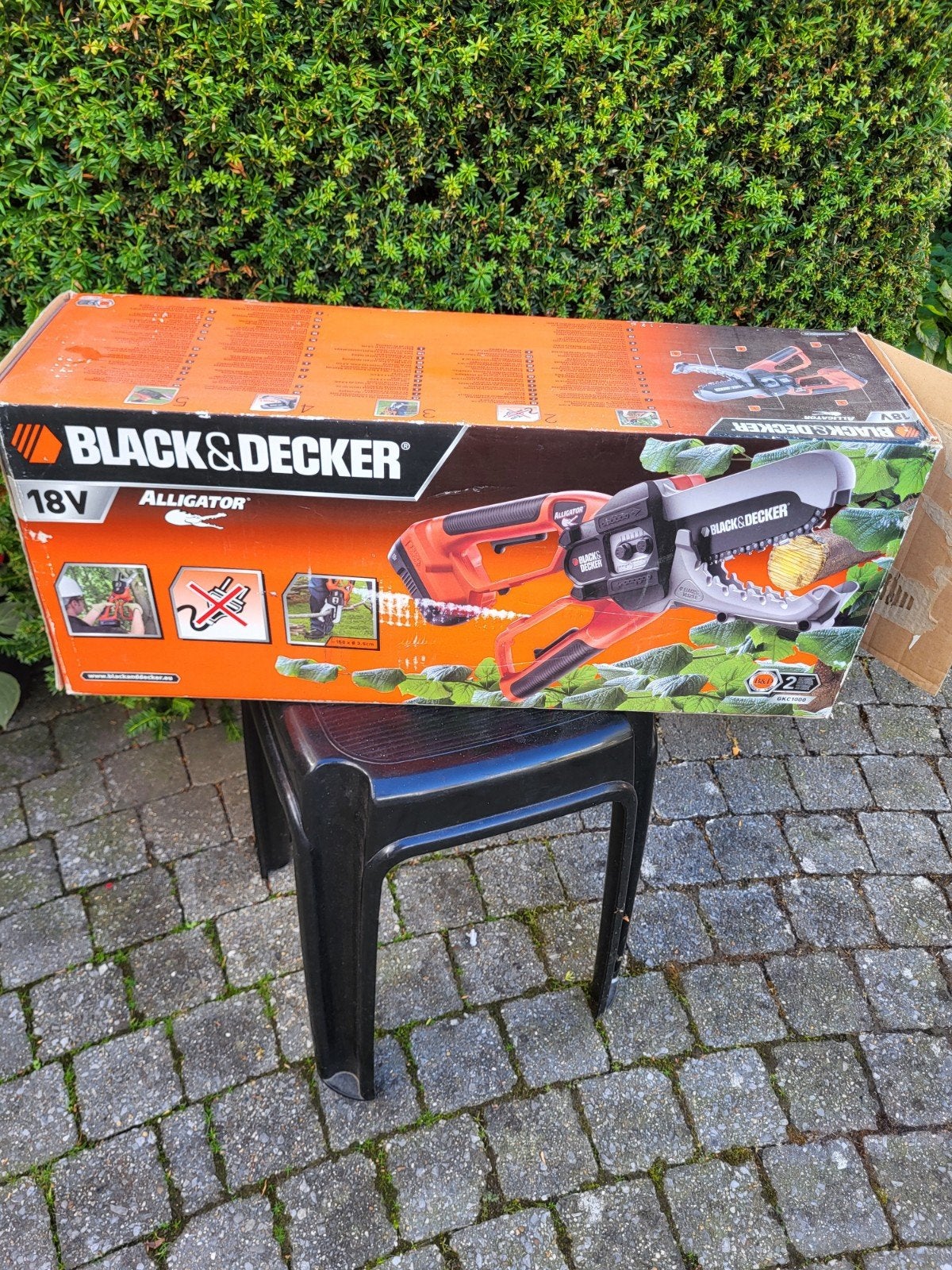 black en dekker alligator