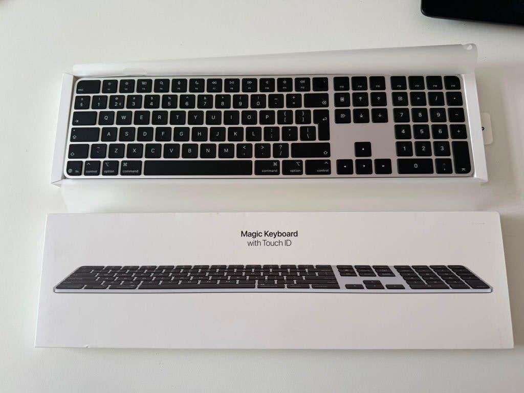 Apple Magic Keyboard A2520 – Touch ID  originele doos, Computers en Software, Toetsenborden, Ophalen of Verzenden, Zo goed als nieuw