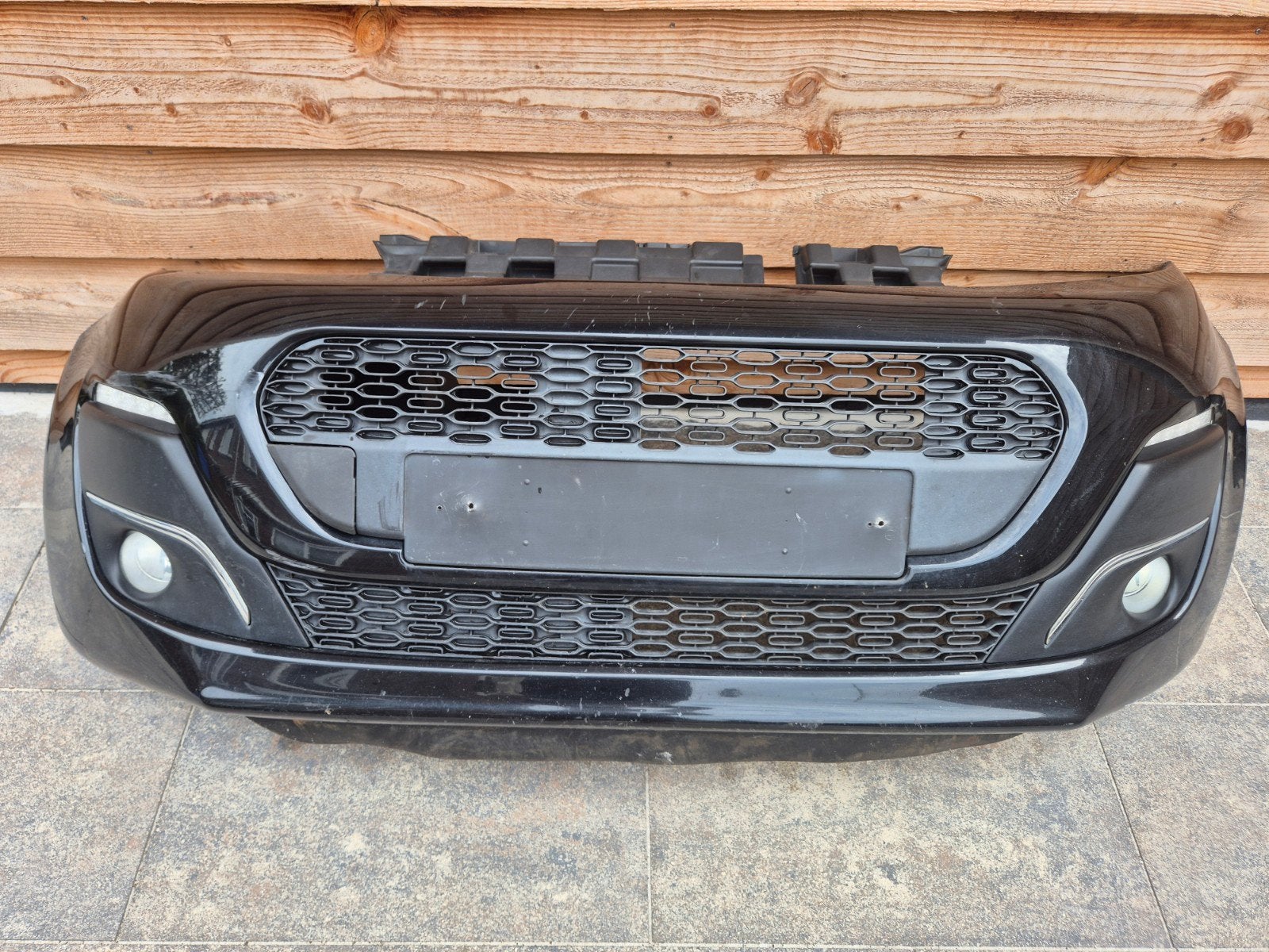 FACELIFT PEUGEOT 107 VOORBUMPER ZWART, Auto-onderdelen, Carrosserie en Plaatwerk, Gebruikt, Voor, Ophalen of Verzenden, Bumper