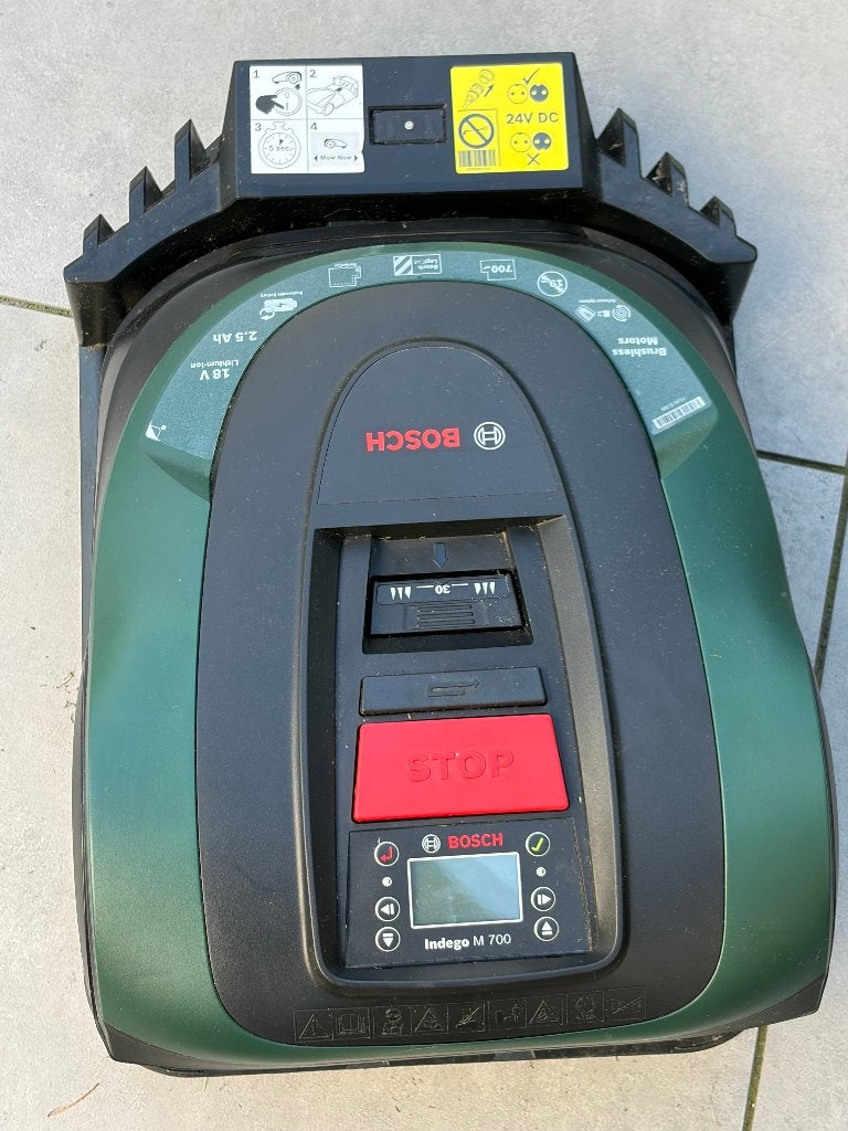 Bosch Indego M 700 robotmaaier in doos, Bosch Indego M 700, Gebruikt, Minder dan 20 cm, Robert Bosch GmbH, Postfach 10 60 50, 70049 Stuttgart, Germany