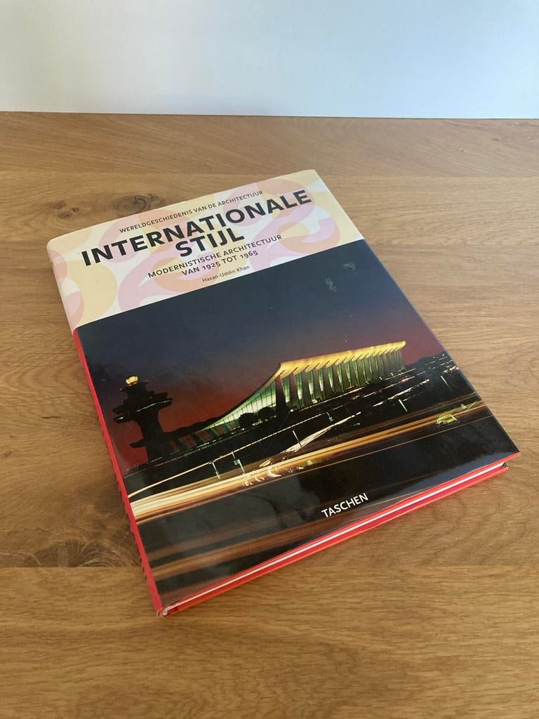 Internationale Stijl: Modernistische Architectuur 1925-1965, Ophalen of Verzenden, Gelezen, Stijl of Stroming