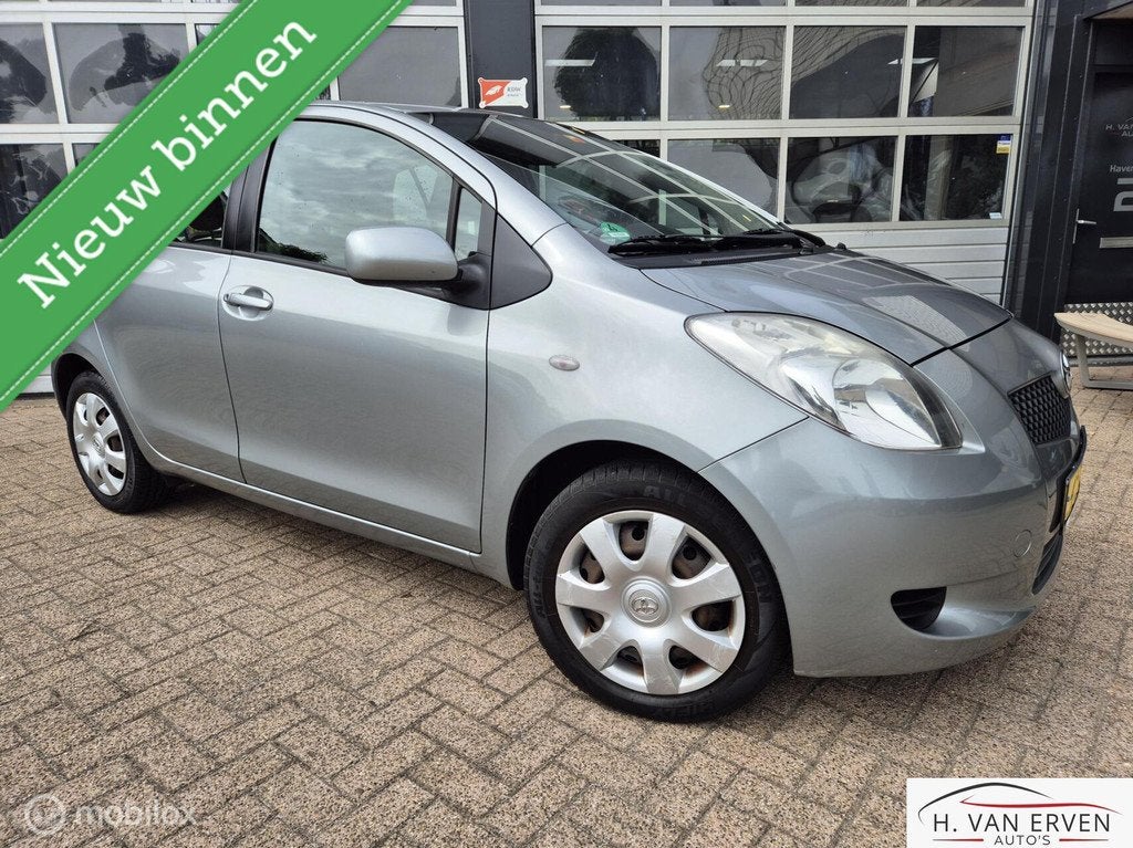 Toyota Yaris 1.3 VVTi AUTOMAAT DEALERONDERHOUDEN NAP AIRCO, Auto's, 40 €/maand, 750 kg, 4 cilinders, Origineel Nederlands