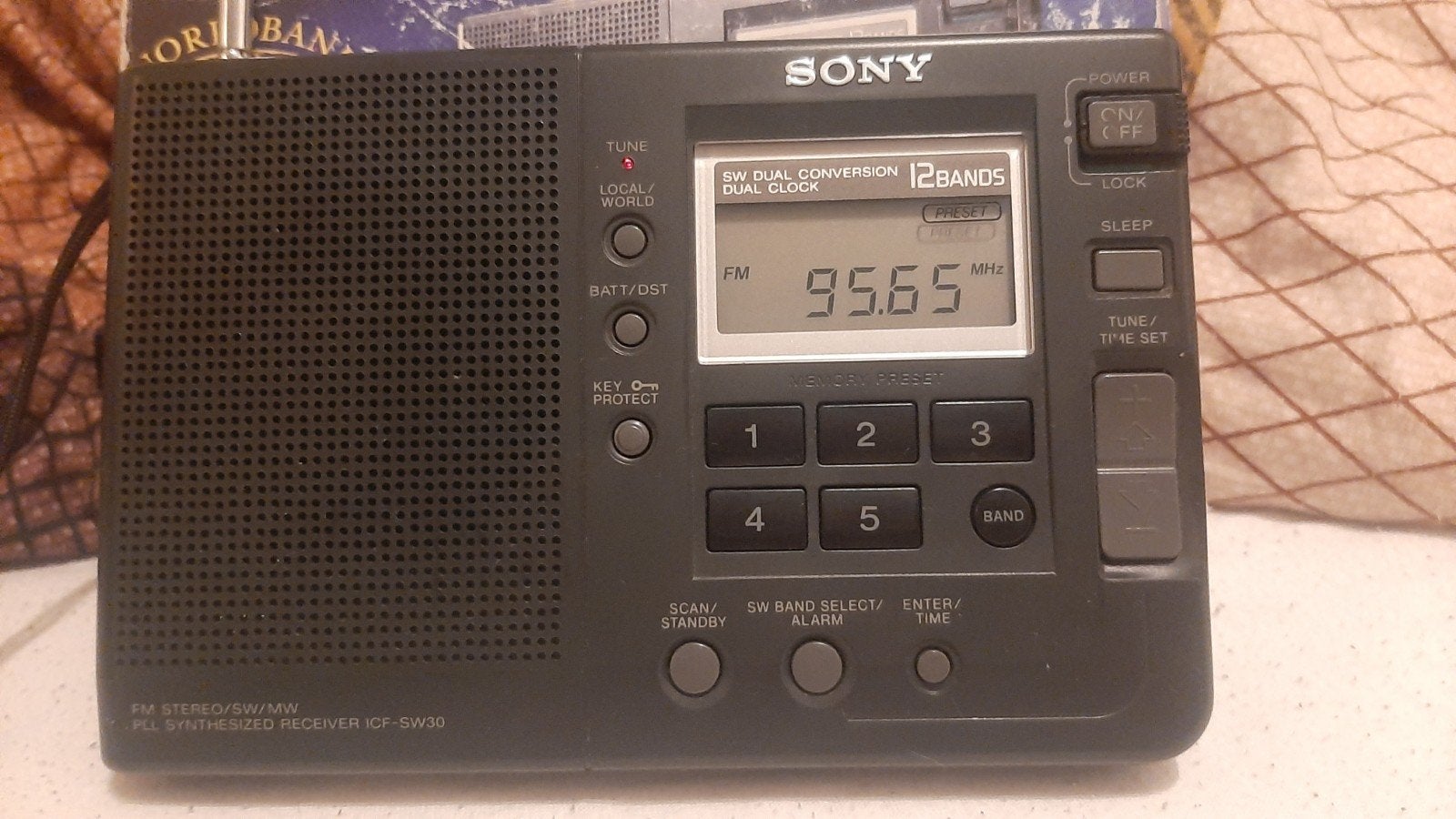 Sony ICF-SW30 PLL Synthesized Receiver Wereldontvanger, Ophalen of Verzenden, Zo goed als nieuw, Wereldontvanger