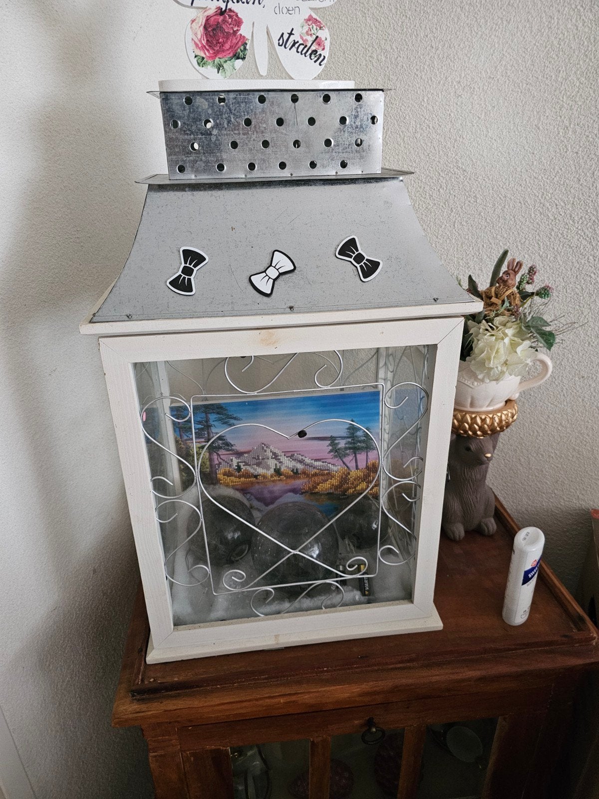 Decoratieve lantaarn met metalen dak en ornamenten, Wit, Gebruikt, Landelijk, Ophalen