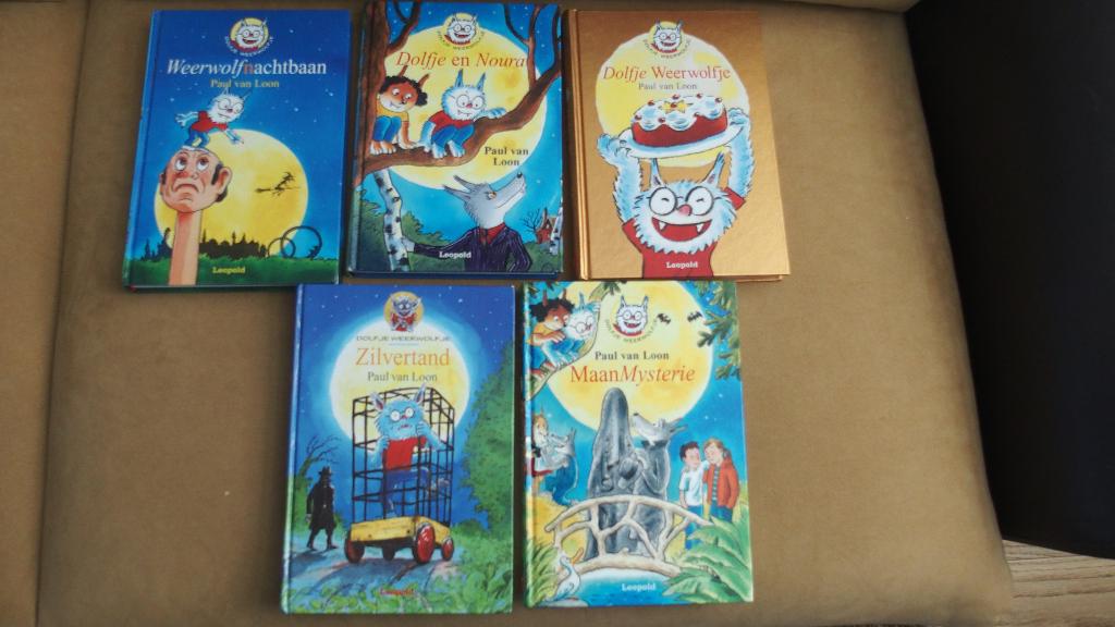 5x Dolfje Weerwolfje - Paul van Loon, Boeken, Ophalen of Verzenden, Zo goed als nieuw, Paul van Loon, Fictie algemeen