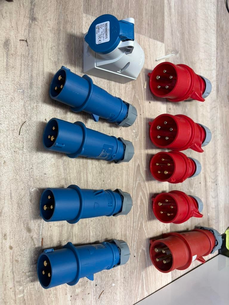 Mennekes stekkers rood en blauw, Ophalen of Verzenden, Zo goed als nieuw, Apparatuur