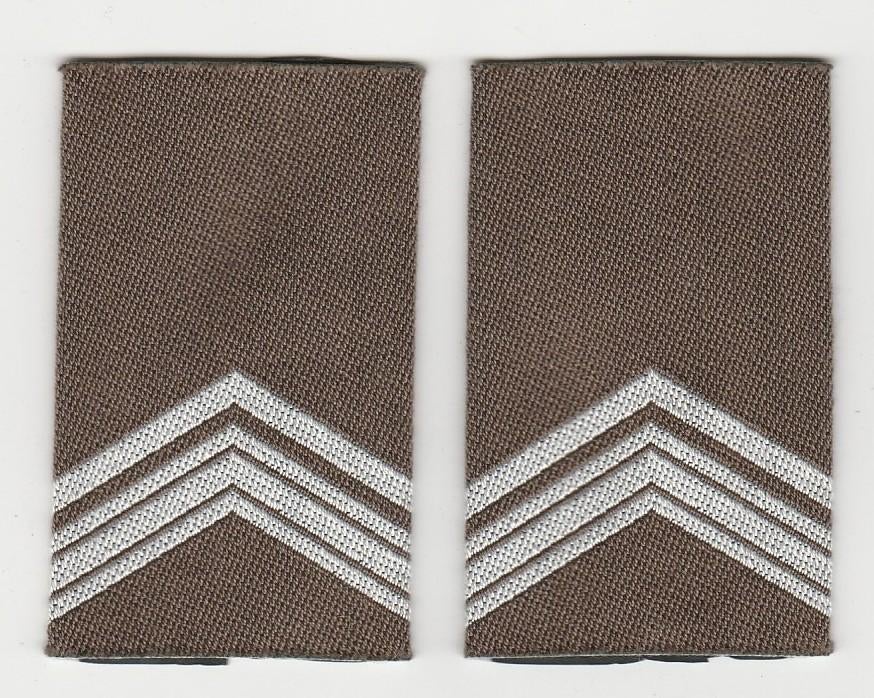 set rangen Sergeant 1e kl (A23) - Cavalerie / Mil Admin, Ophalen of Verzenden, Landmacht, Nederland, Embleem of Badge