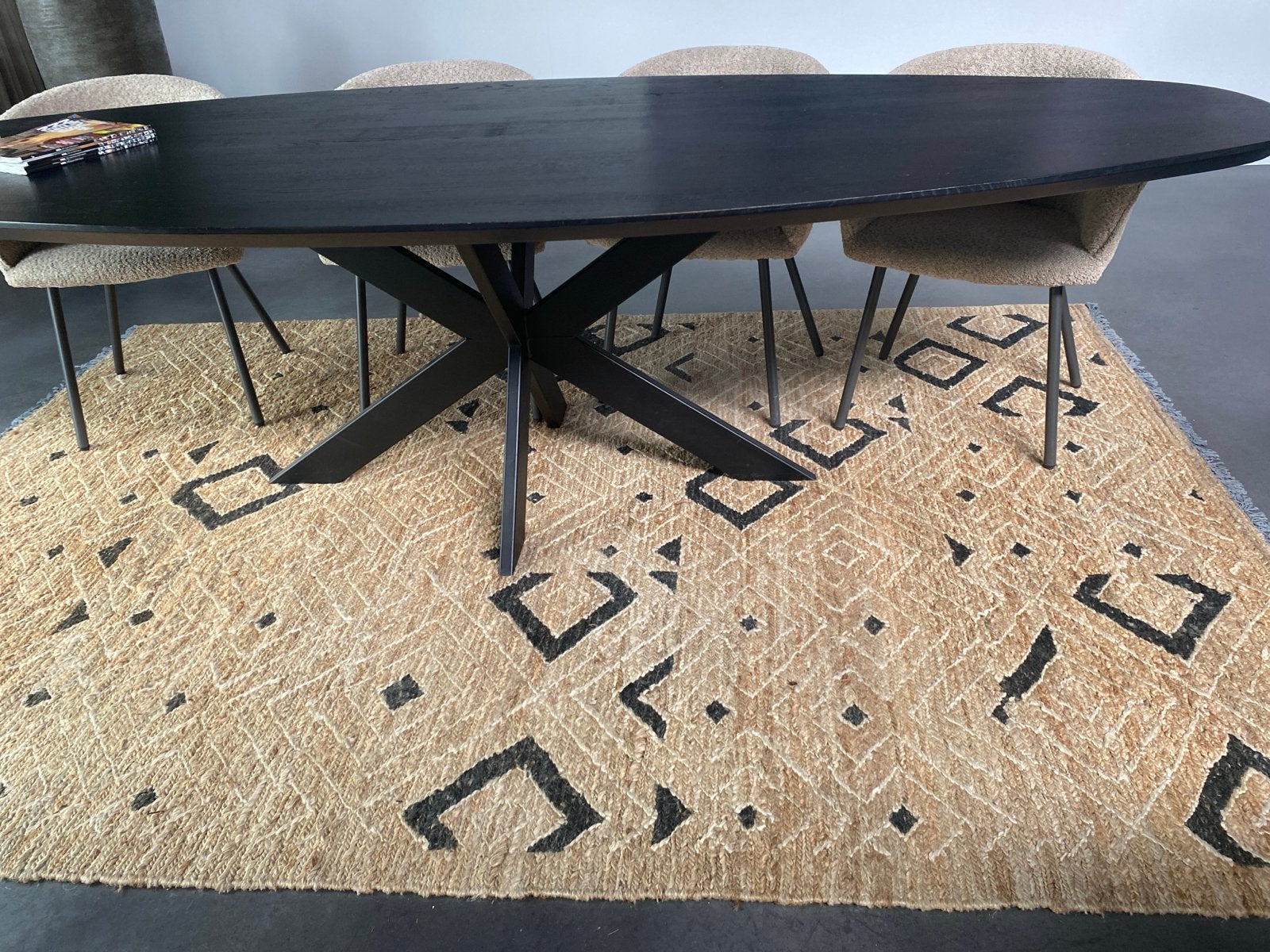 Juten vloerkleed met zwart patroon - 200x300 cm, Huis en Inrichting, Stoffering | Tapijten en Kleden, Ophalen, Zwart, Zo goed als nieuw