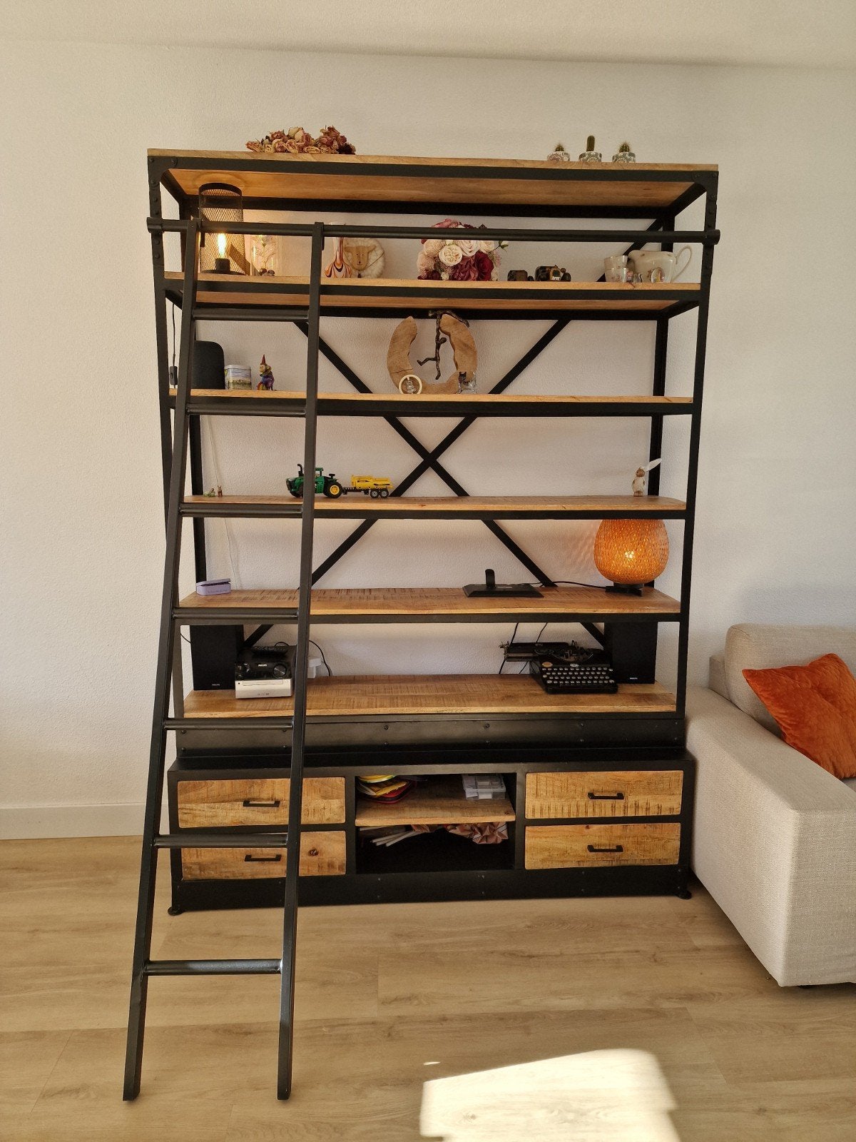 Prachtige industriële boekenkast met ladder, Ophalen, 200 cm of meer, 150 tot 200 cm, Zo goed als nieuw