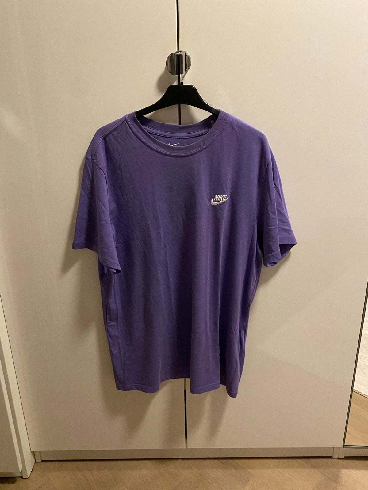 Nike paars T-shirt met klein logo, Ophalen of Verzenden, Zo goed als nieuw, Maat 52/54 (L), Paars