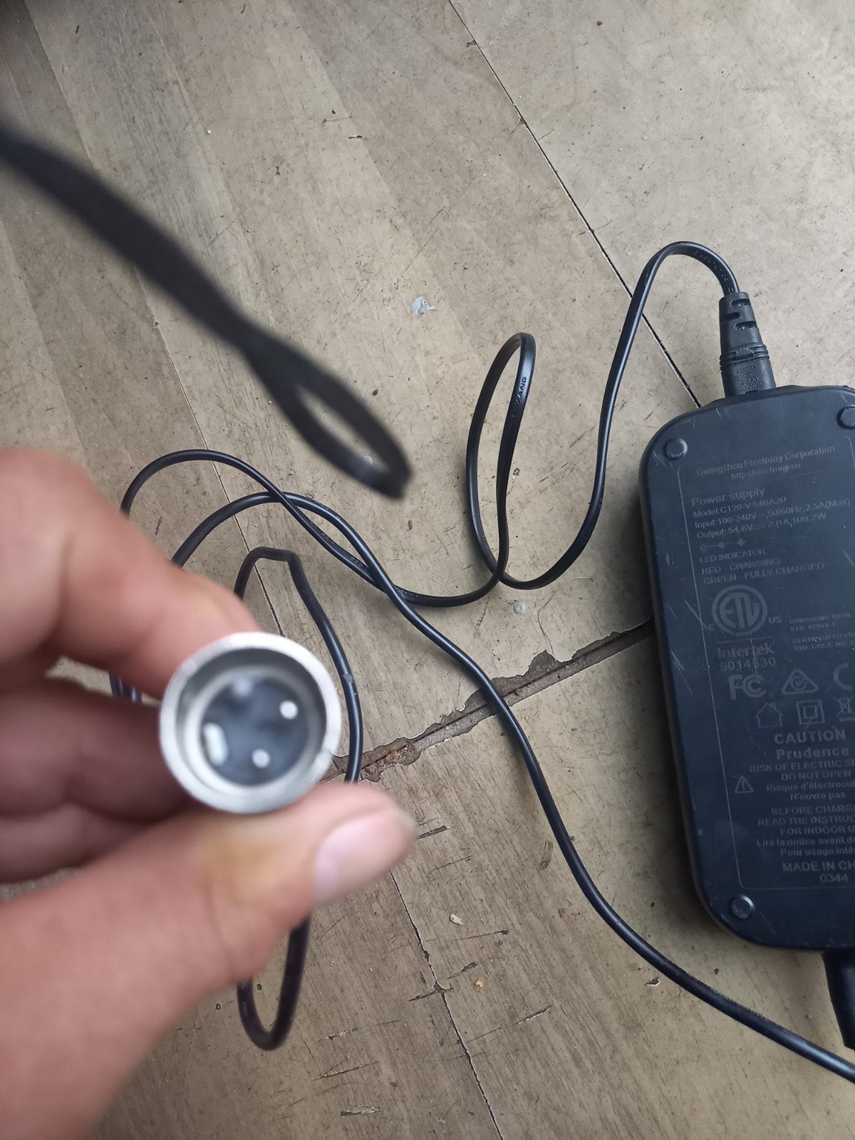 Universele oplader met 3-pins connector, Ophalen, Universeel, Gebruikt, Adapter