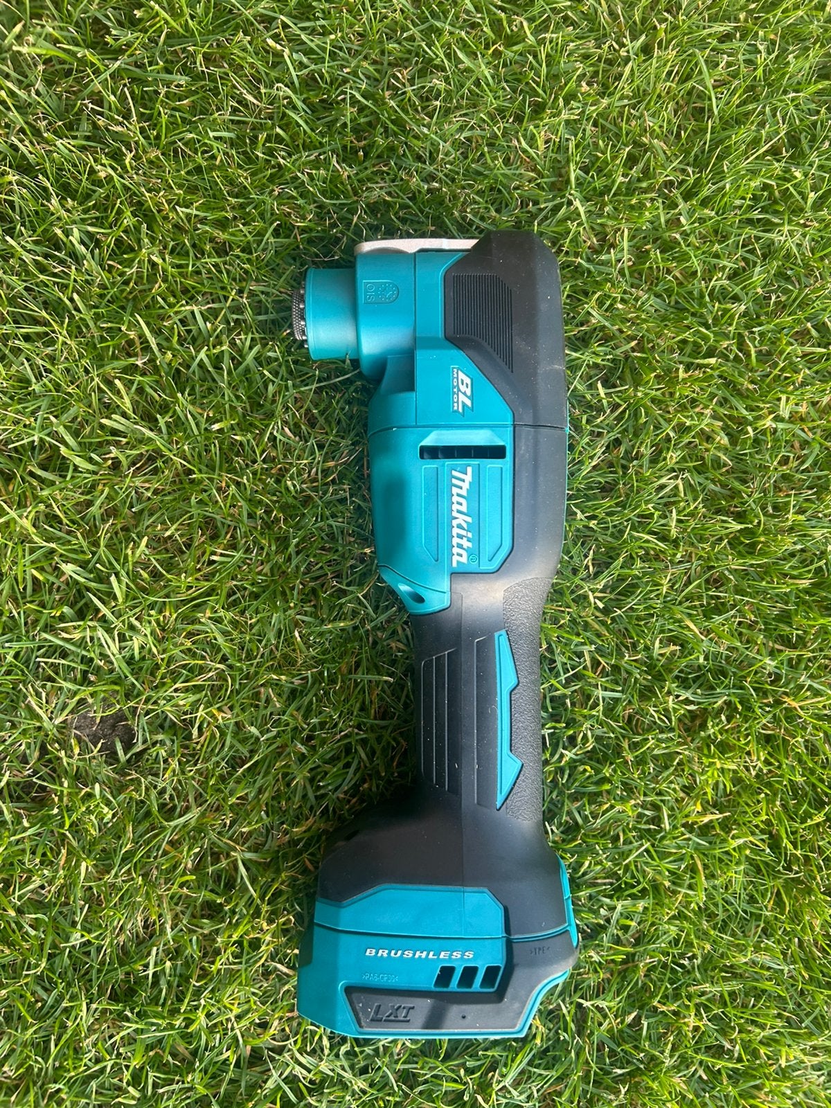 Makita multitool DTM53 nieuw, Ophalen of Verzenden, Zo goed als nieuw, Minder dan 700 watt, Haakse handslijpmachine
