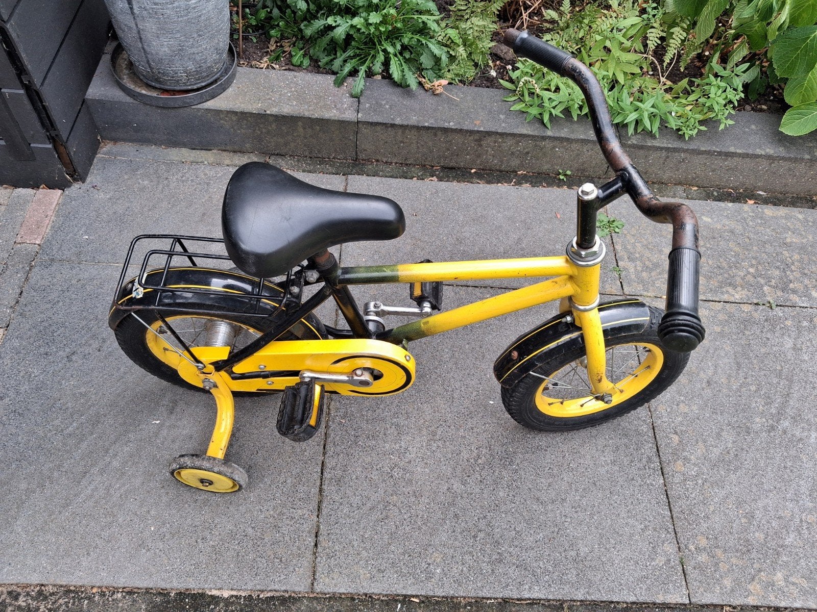Loekie Kinderfiets 12" bandjes, Ophalen, Terugtraprem, Zijwieltjes, Gebruikt