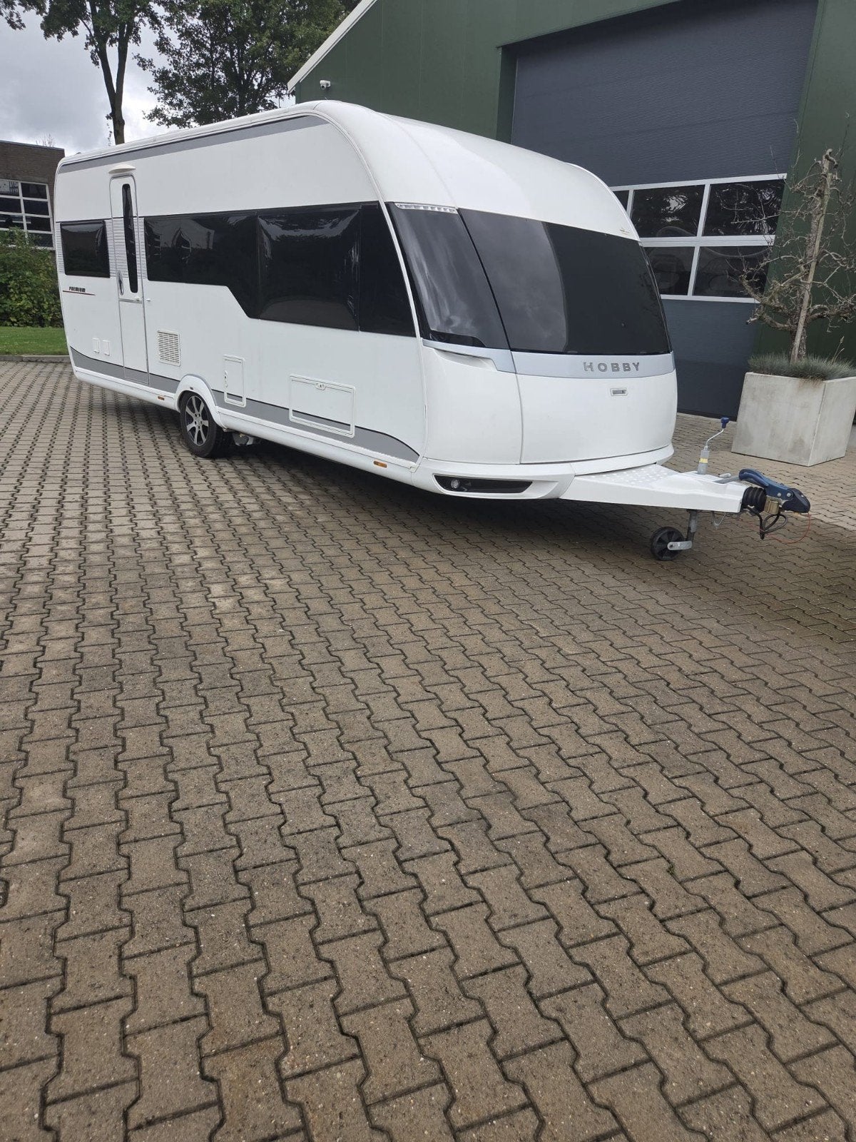 Hobby Premium 560 UL Caravan

BJ 2012
Massa rijklaar 1595KG, Caravans en Kamperen, Rondzit, Hobby, Bedrijf, Tot en met 4