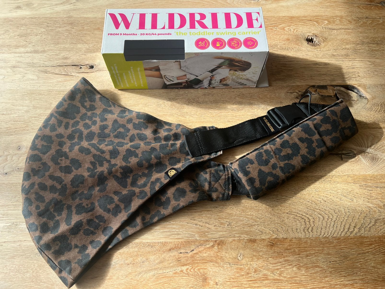 Wildride Kinderdrager Luipaardprint, Zo goed als nieuw, Rug, Draagzak, Ophalen
