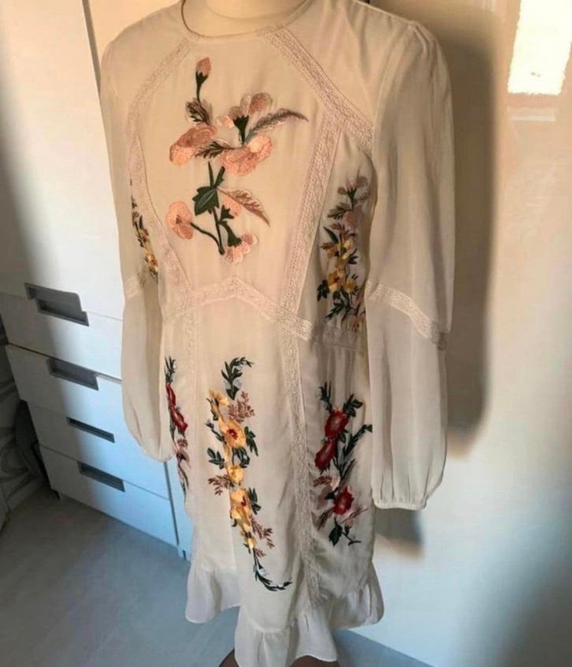 Ecru jurkje van Hope & Ivy maat 36/38, Kleding | Dames, Beige, Ophalen of Verzenden, Zo goed als nieuw, Knielengte