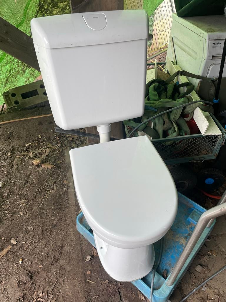 Wisa toilet compleet met stortbak en zitting, Doe-het-zelf en Verbouw, Sanitair, Ophalen of Verzenden, Gebruikt, Toilet
