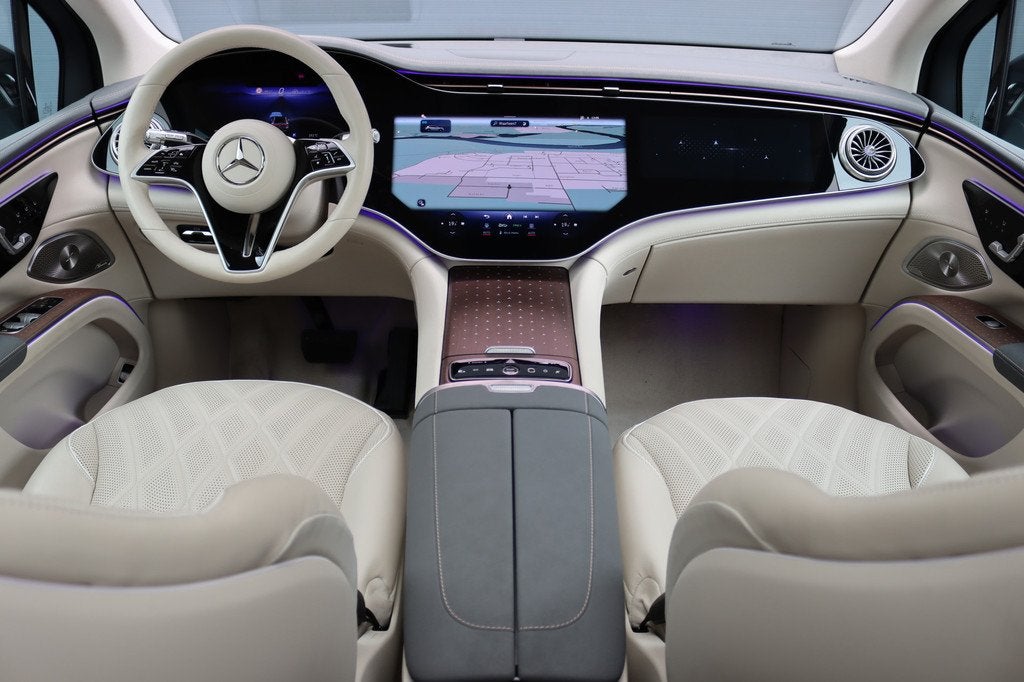 Mercedes-Benz EQS SUV 450+ AMG Line 108 kWh | Luchtvering |, Auto's, Mercedes-Benz, Achterwielaandrijving, Gebruikt, Beige, Zwart