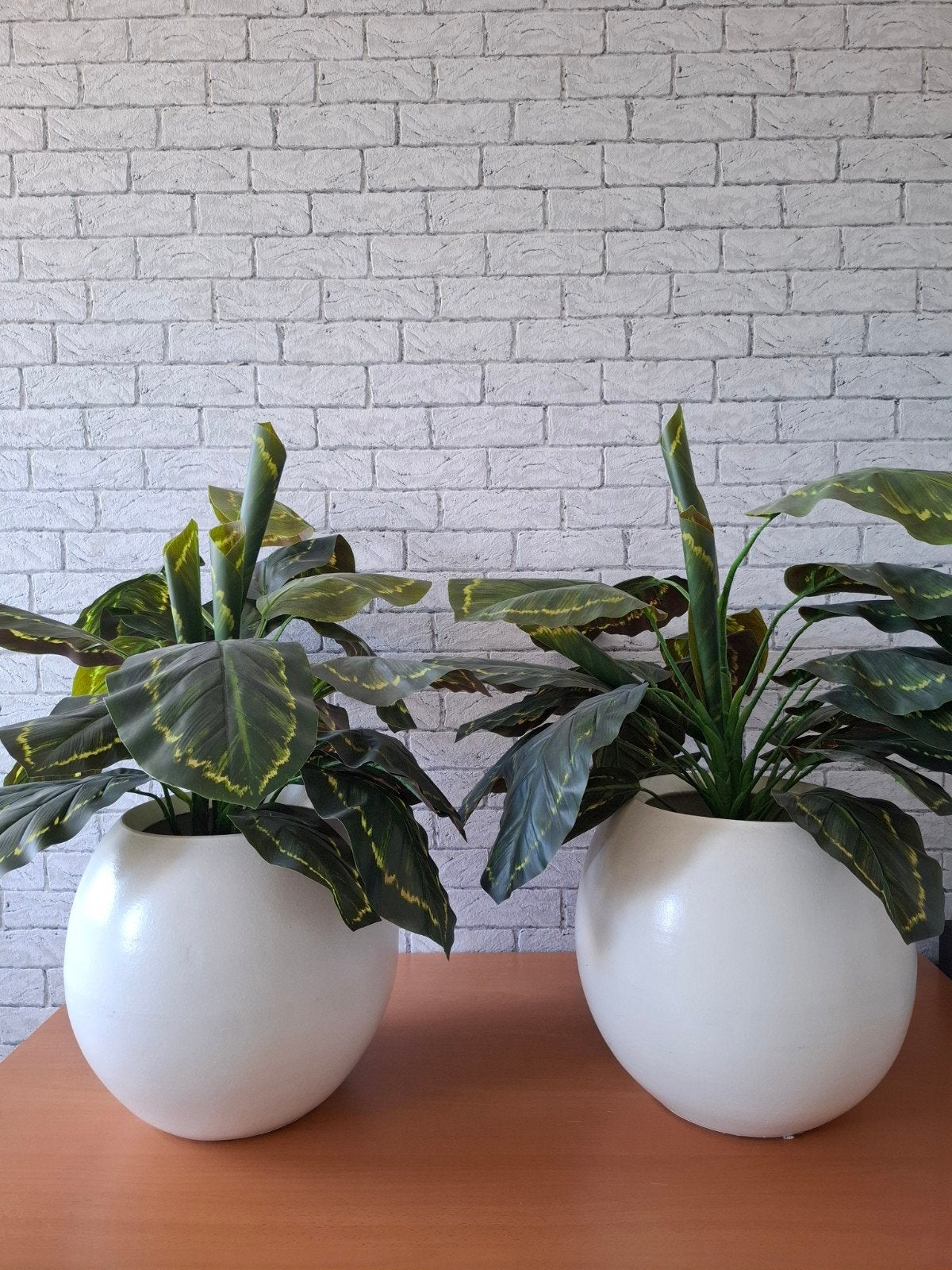 2 kunstof planten in grote potten 80 cm hoog, Huis en Inrichting, Kamerplanten, Ophalen, Overige soorten, Halfschaduw, In pot