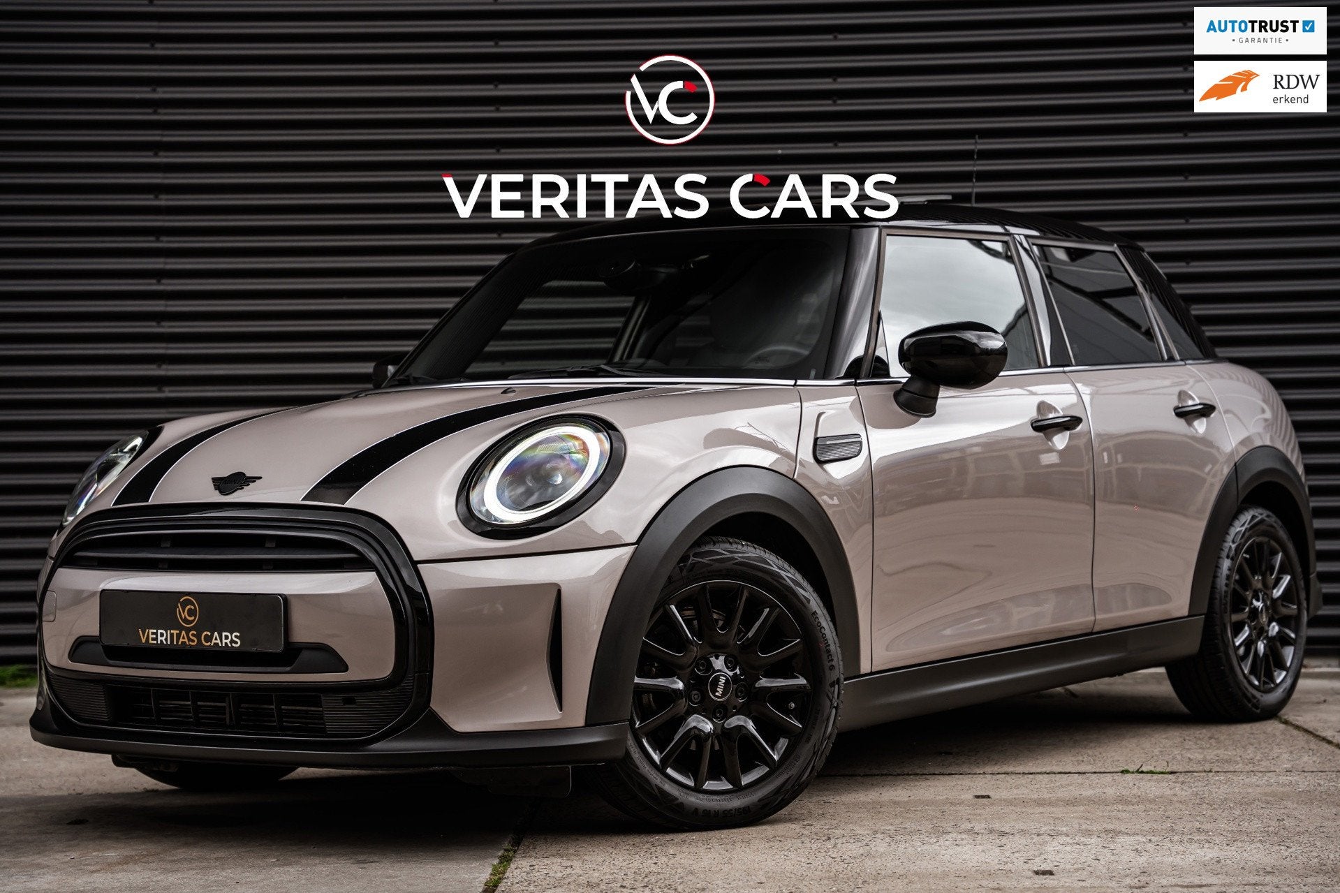 Mini 5-Deurs 1.5 Cooper Business Edition 136PK|Pano|Ambiance, Dealer onderhouden, 136 pk, Gebruikt, Leder