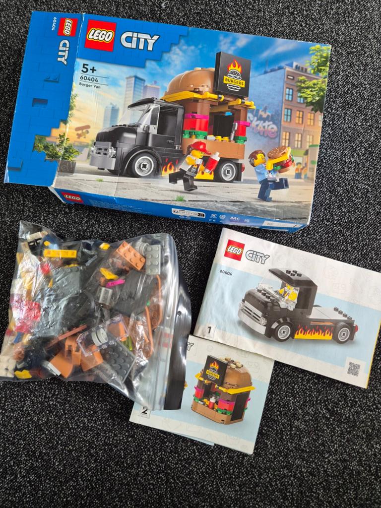 LEGO City 60404 Burger Van - Complete set met doos, City, Lego, Ophalen of Verzenden, Zo goed als nieuw
