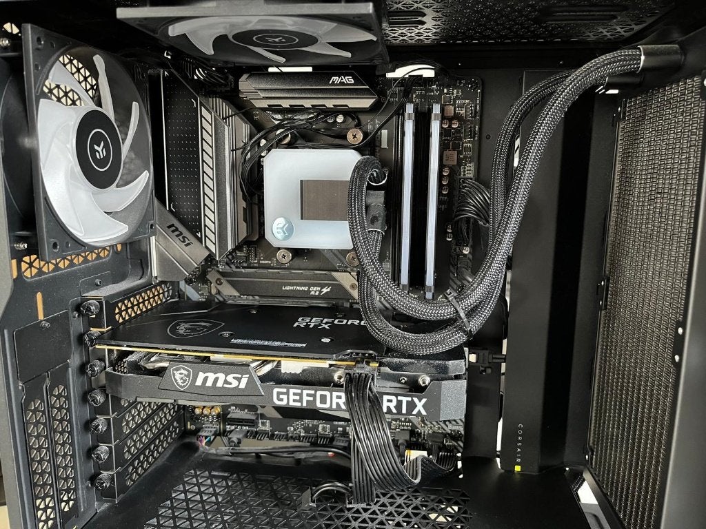 Foto 5 van Gaming pc:RTX3060 8gb/Ryzen 5 5600G/32gb rgb ram