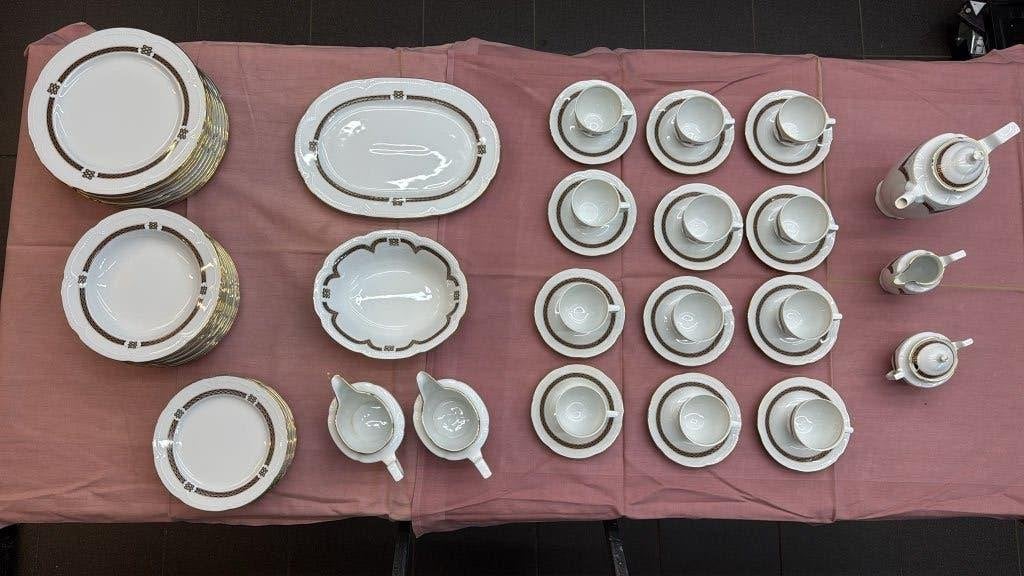 Wit servies Graf von Henneberg Porzelan met gouden rand, Ophalen