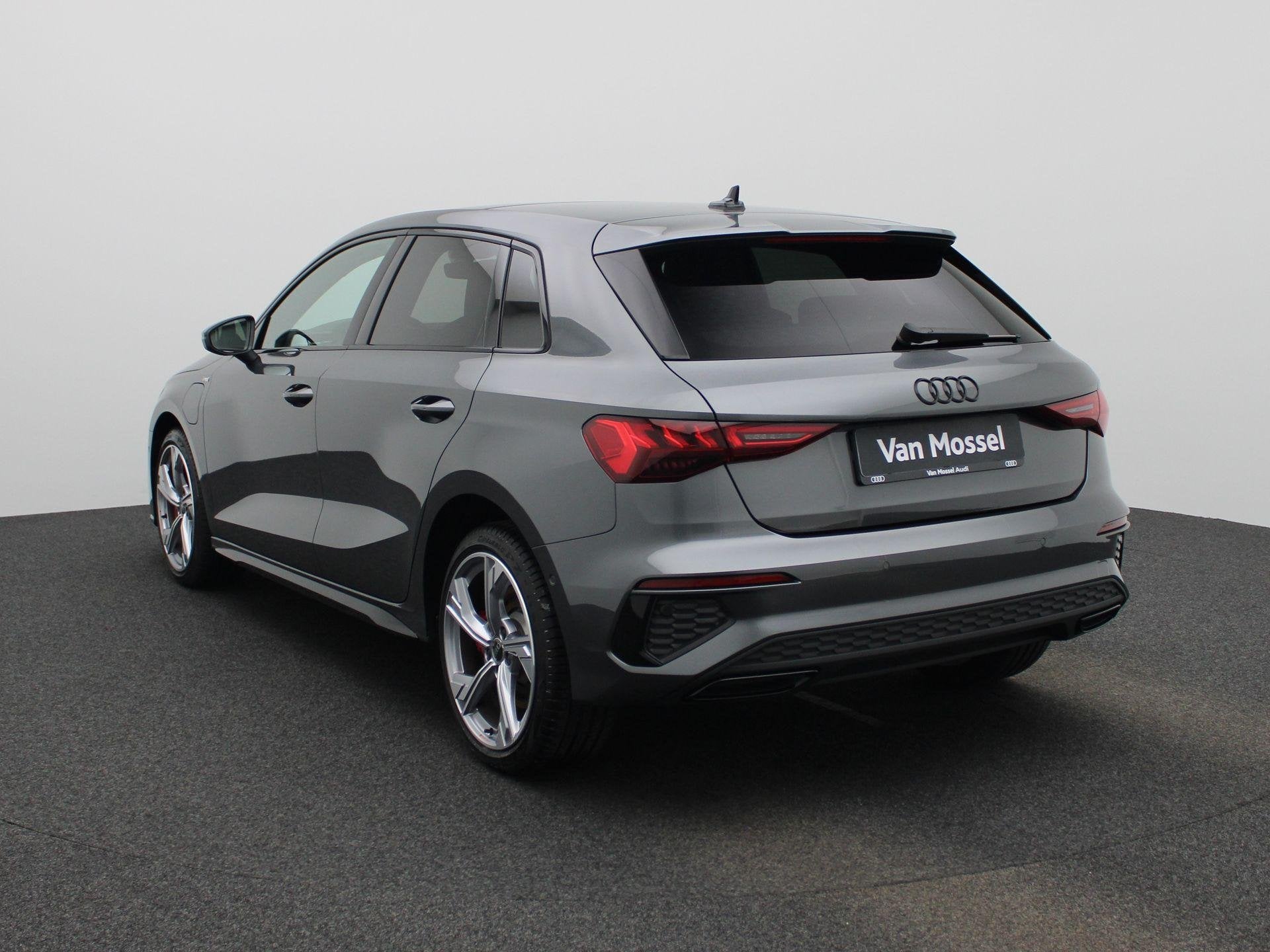 Audi A3 Sportback 45 TFSI e S edition Competition 245 PK | S, Auto's, 12 maanden, 77 km/l, Gebruikt, Euro 6