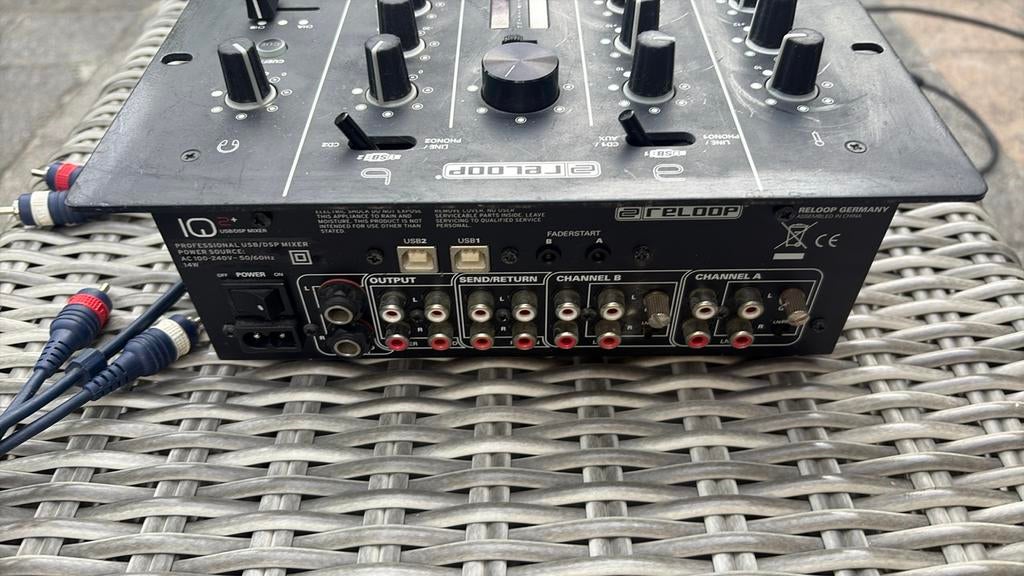 Reloop IQ2+ USB/DSP Mixer - Professionele DJ Mixer, Ophalen of Verzenden, Gebruikt, Minder dan 5 kanalen, Microfooningang
